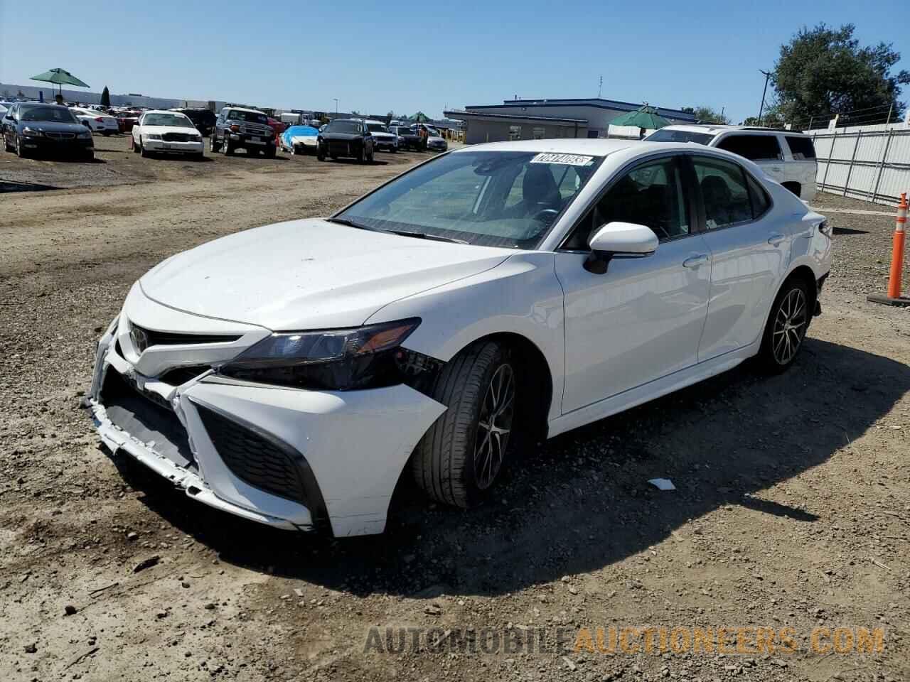 4T1G11AKXNU639080 TOYOTA CAMRY 2022