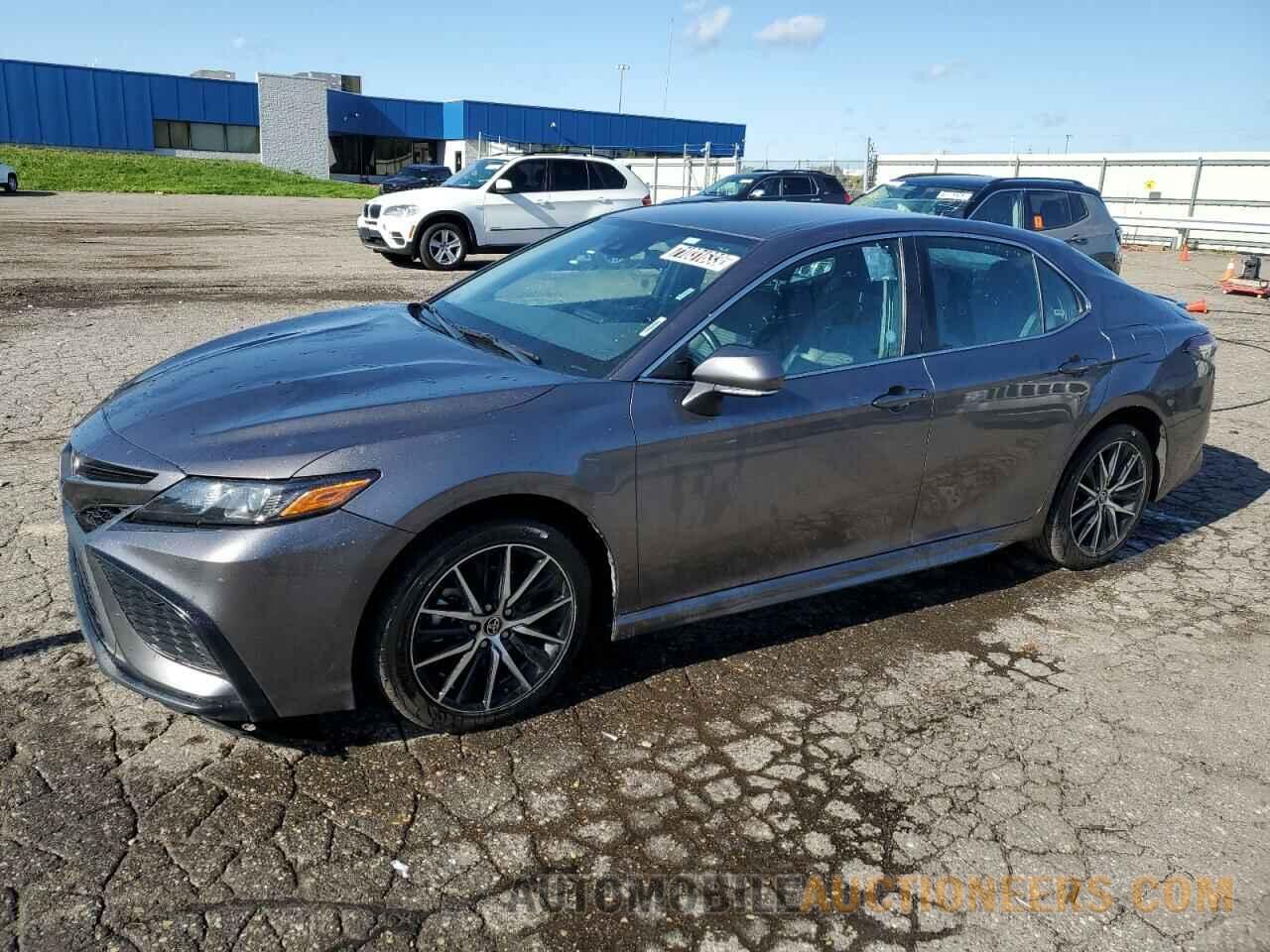 4T1G11AKXNU639497 TOYOTA CAMRY 2022