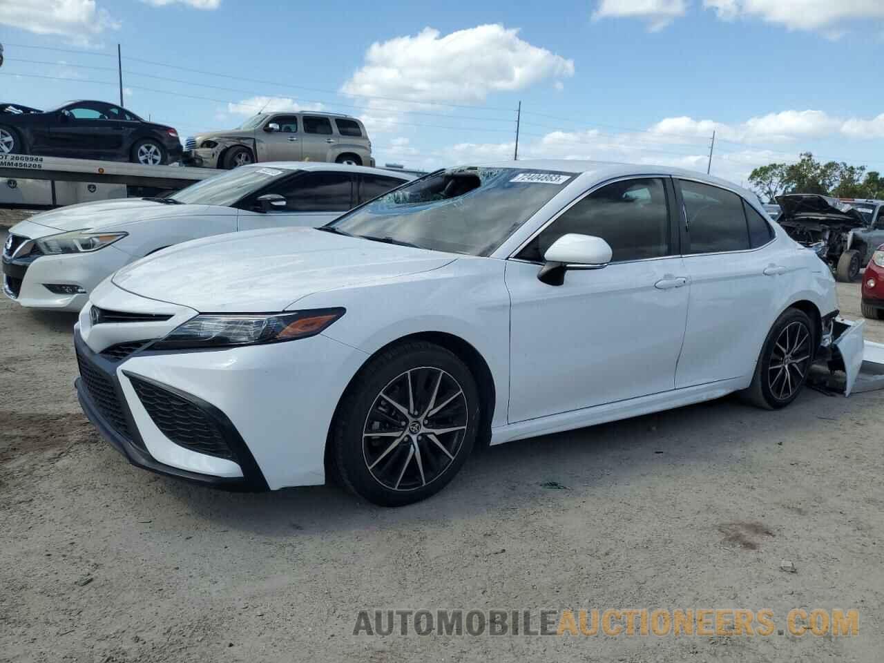 4T1G11AKXNU643646 TOYOTA CAMRY 2022