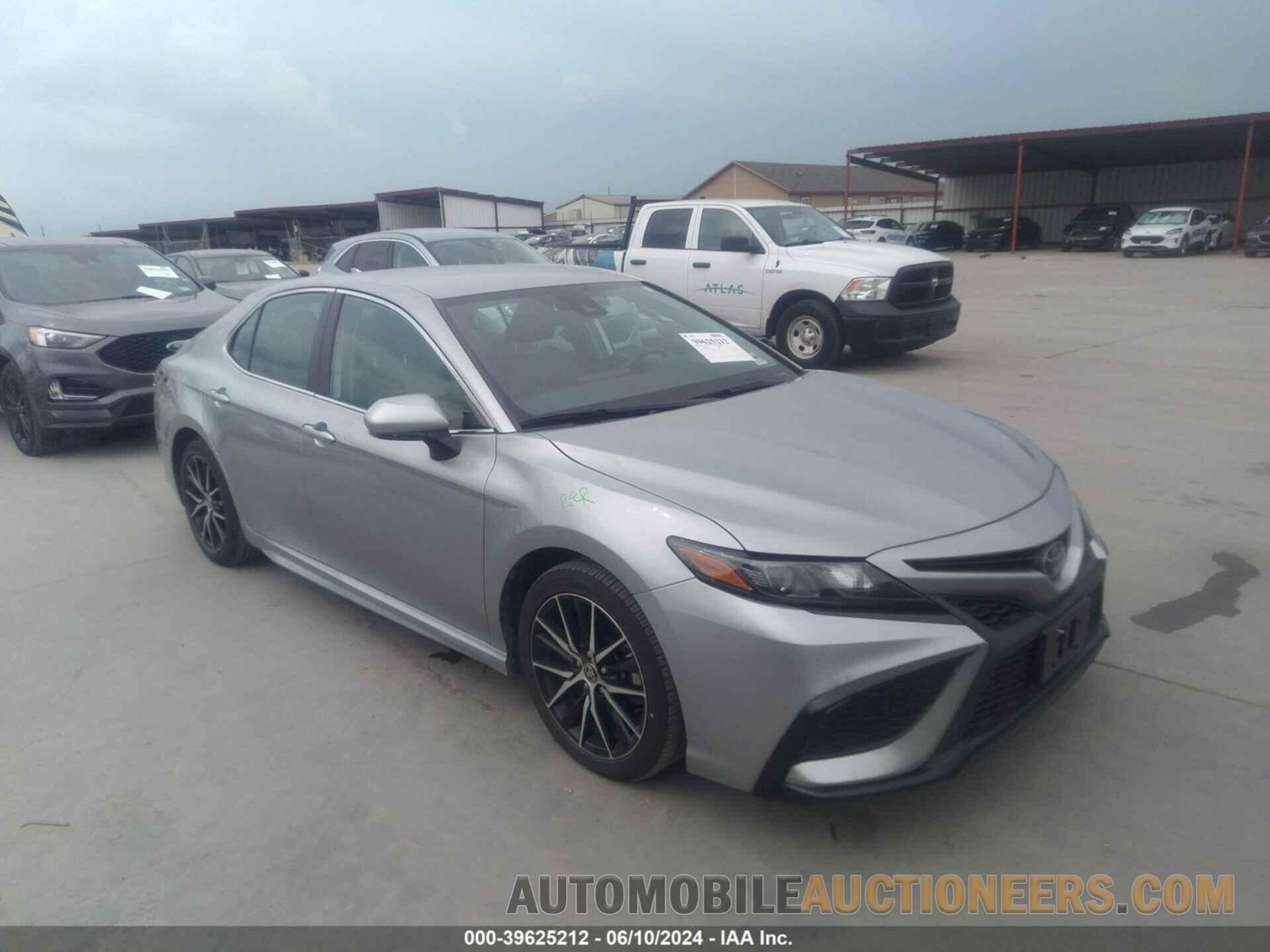 4T1G11AKXNU672290 TOYOTA CAMRY 2022