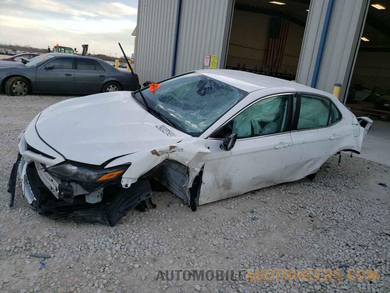 4T1G11AKXNU675643 TOYOTA CAMRY 2022