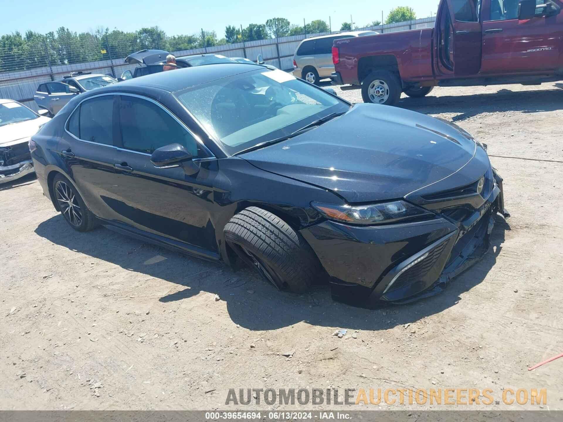 4T1G11AKXRU202427 TOYOTA CAMRY 2024