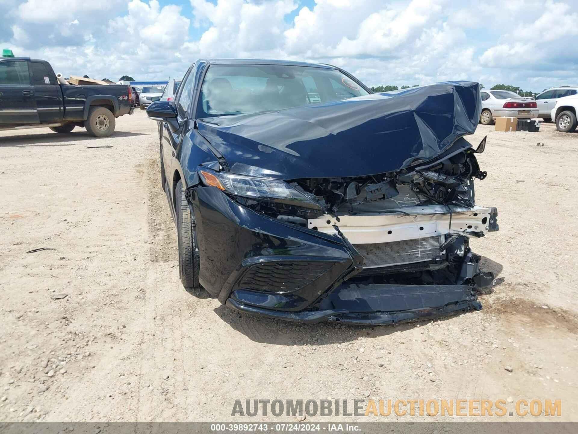 4T1G11AKXRU213735 TOYOTA CAMRY 2024