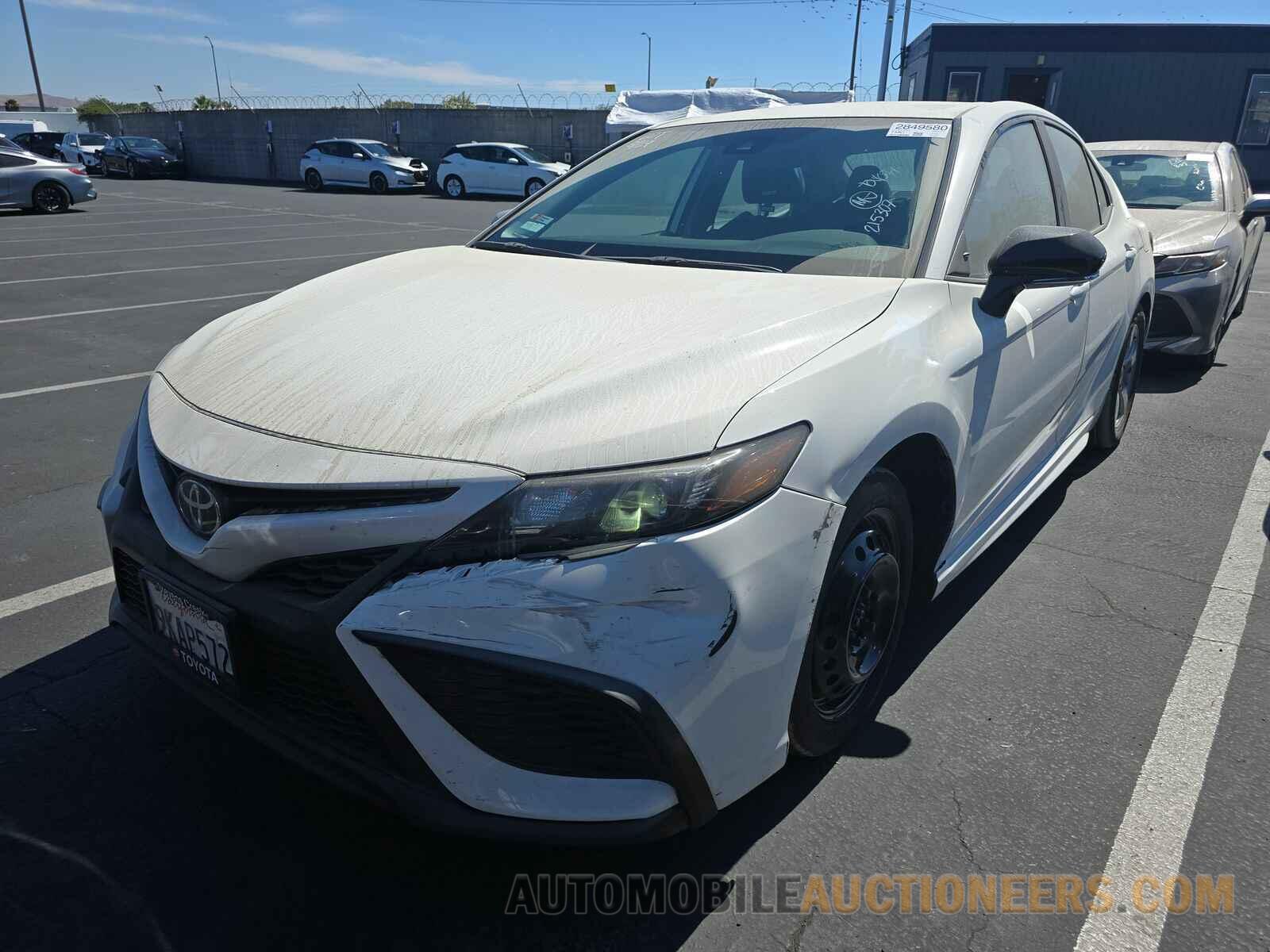 4T1G11AKXRU215307 Toyota Camry 2024