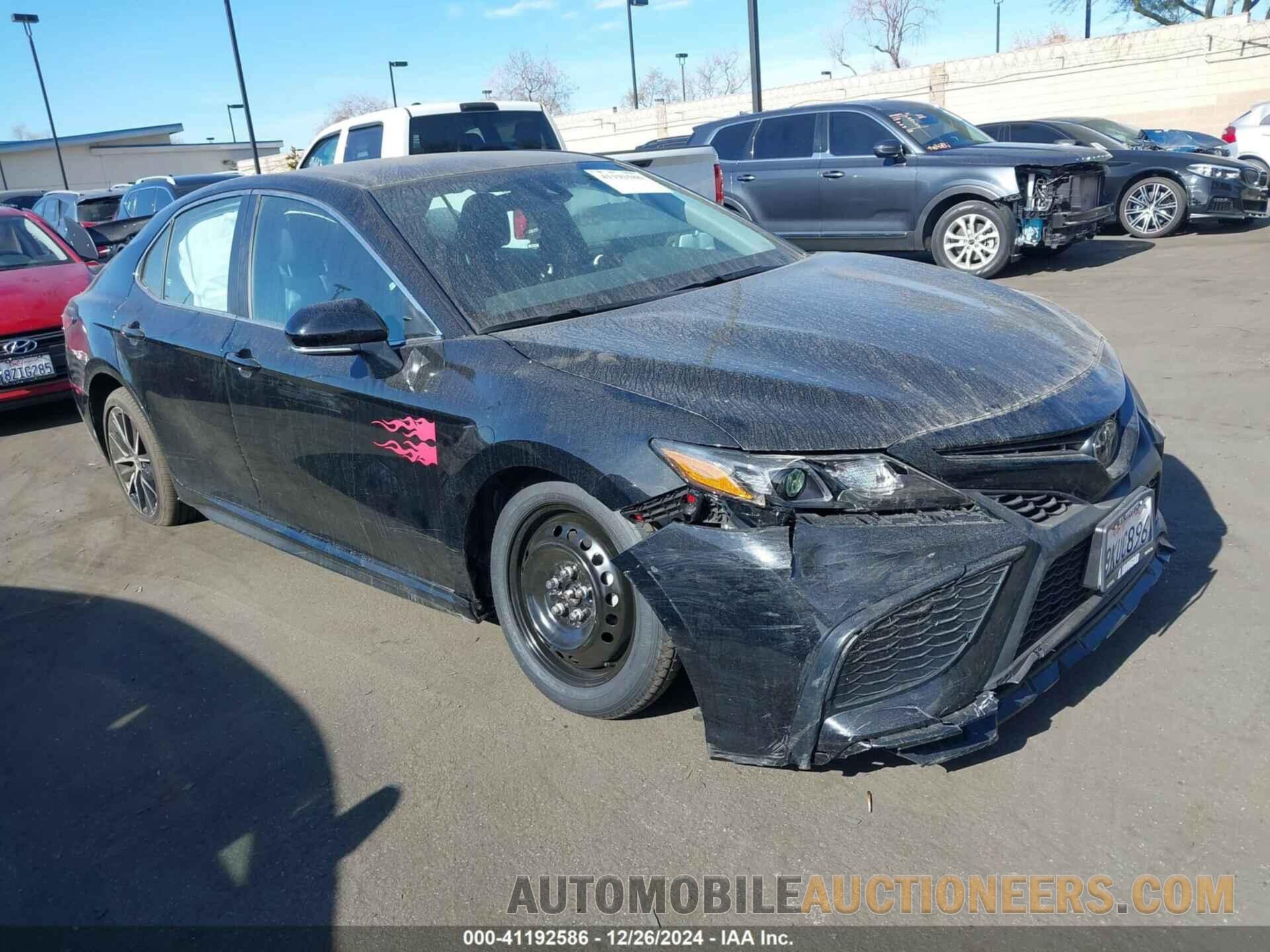 4T1G11AKXRU229739 TOYOTA CAMRY 2024