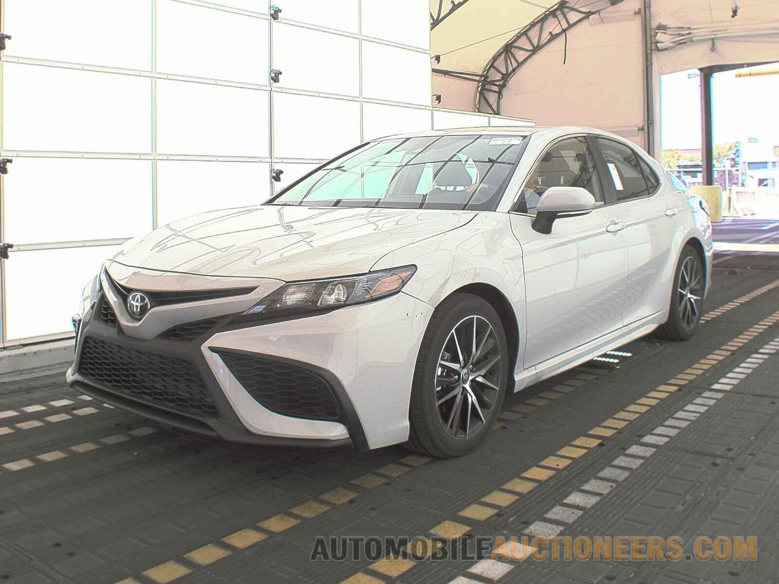 4T1G11AKXRU234634 Toyota Camry 2024