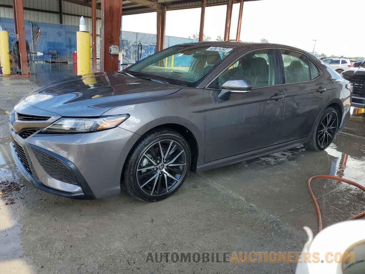 4T1G11AKXRU255175 TOYOTA CAMRY 2024