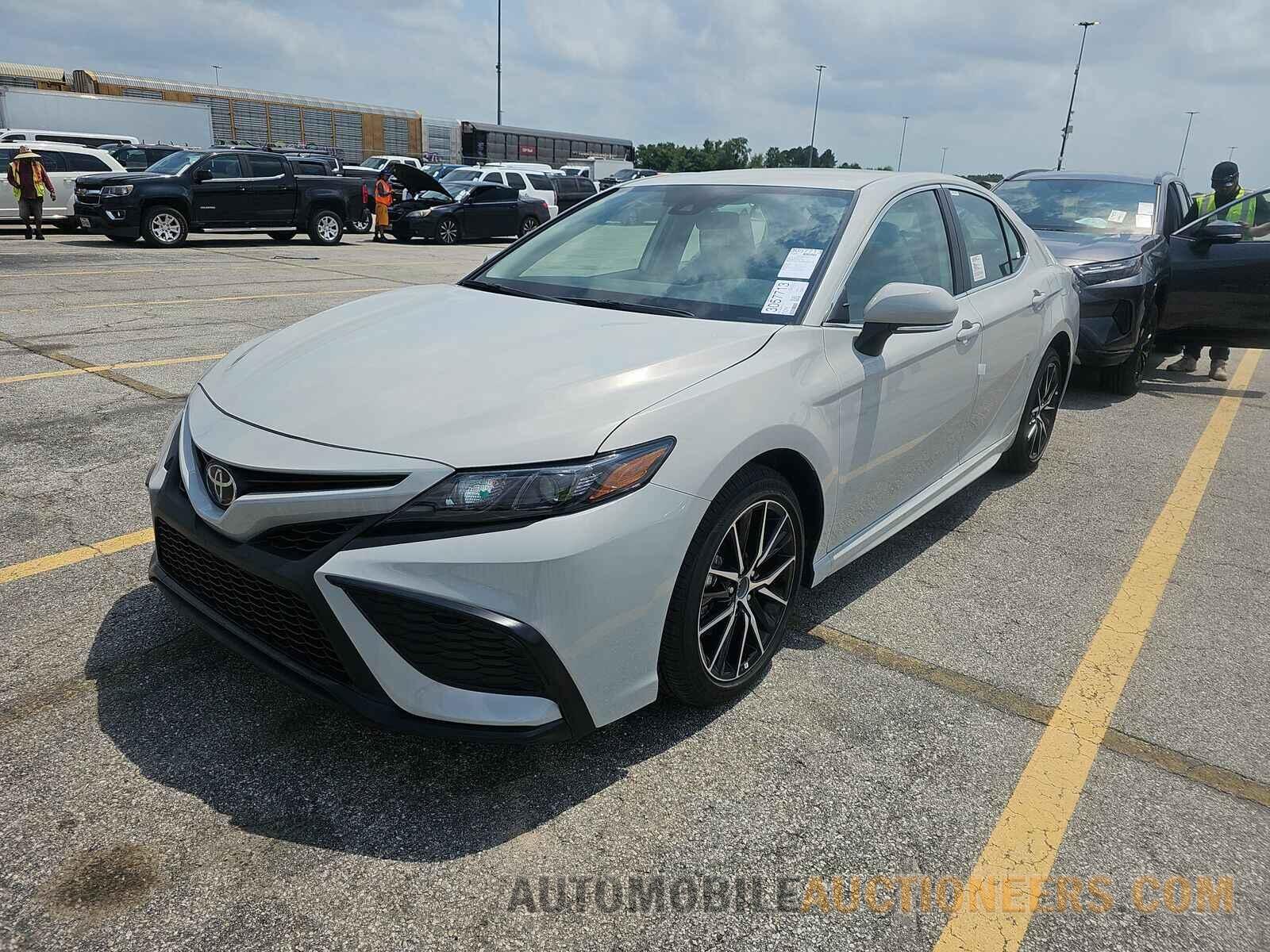 4T1G11AKXRU257119 Toyota Camry 2024