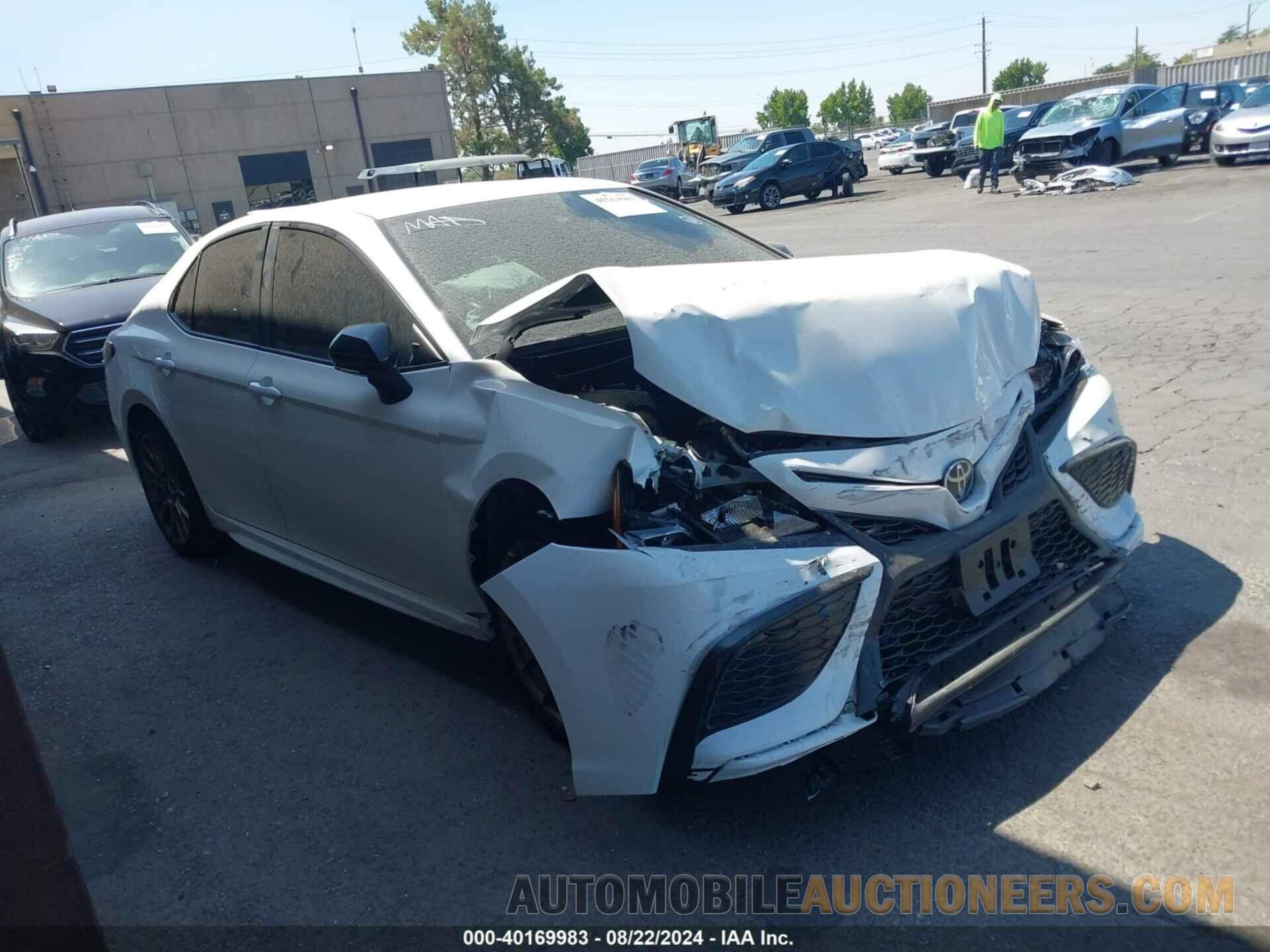 4T1G11AKXRU263146 TOYOTA CAMRY 2024