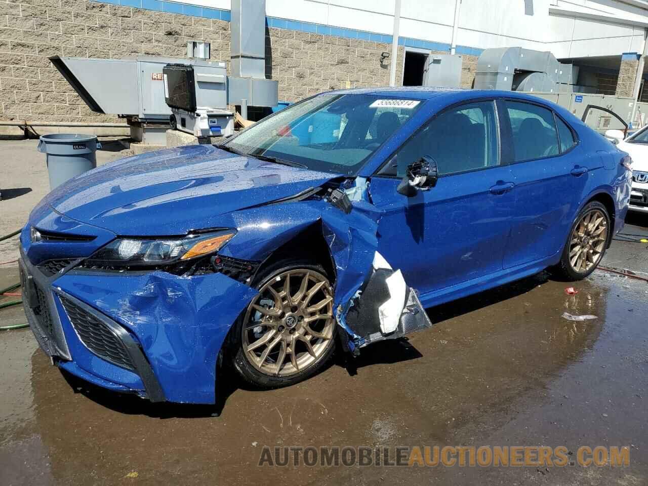 4T1G11AKXRU264412 TOYOTA CAMRY 2024