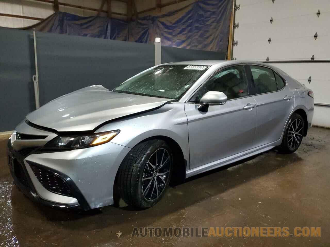 4T1G11AKXRU848910 TOYOTA CAMRY 2024