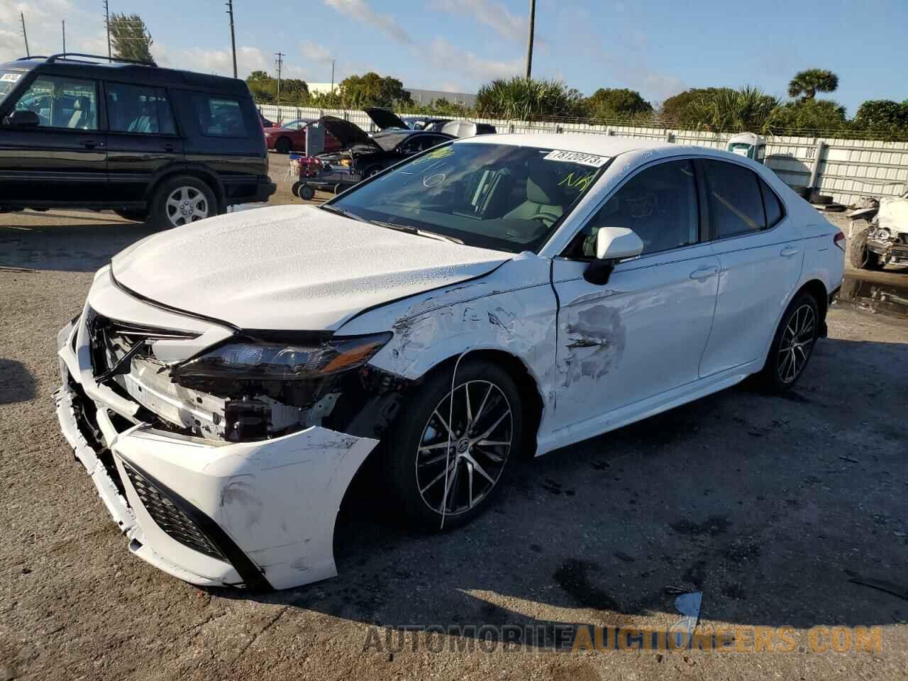 4T1G11AKXRU850625 TOYOTA CAMRY 2024