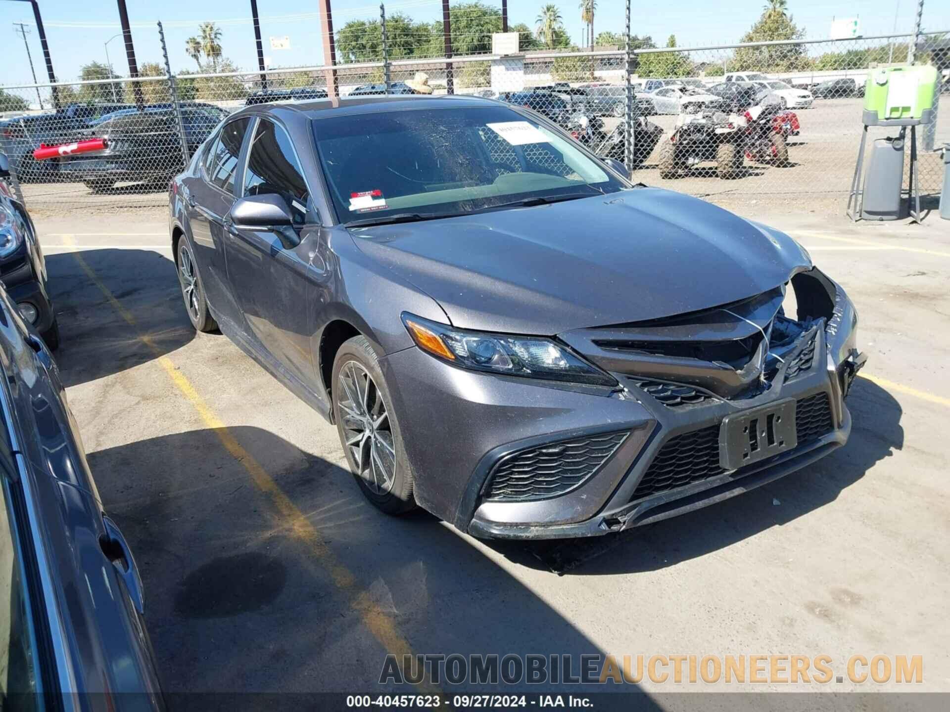 4T1G11AKXRU851578 TOYOTA CAMRY 2024