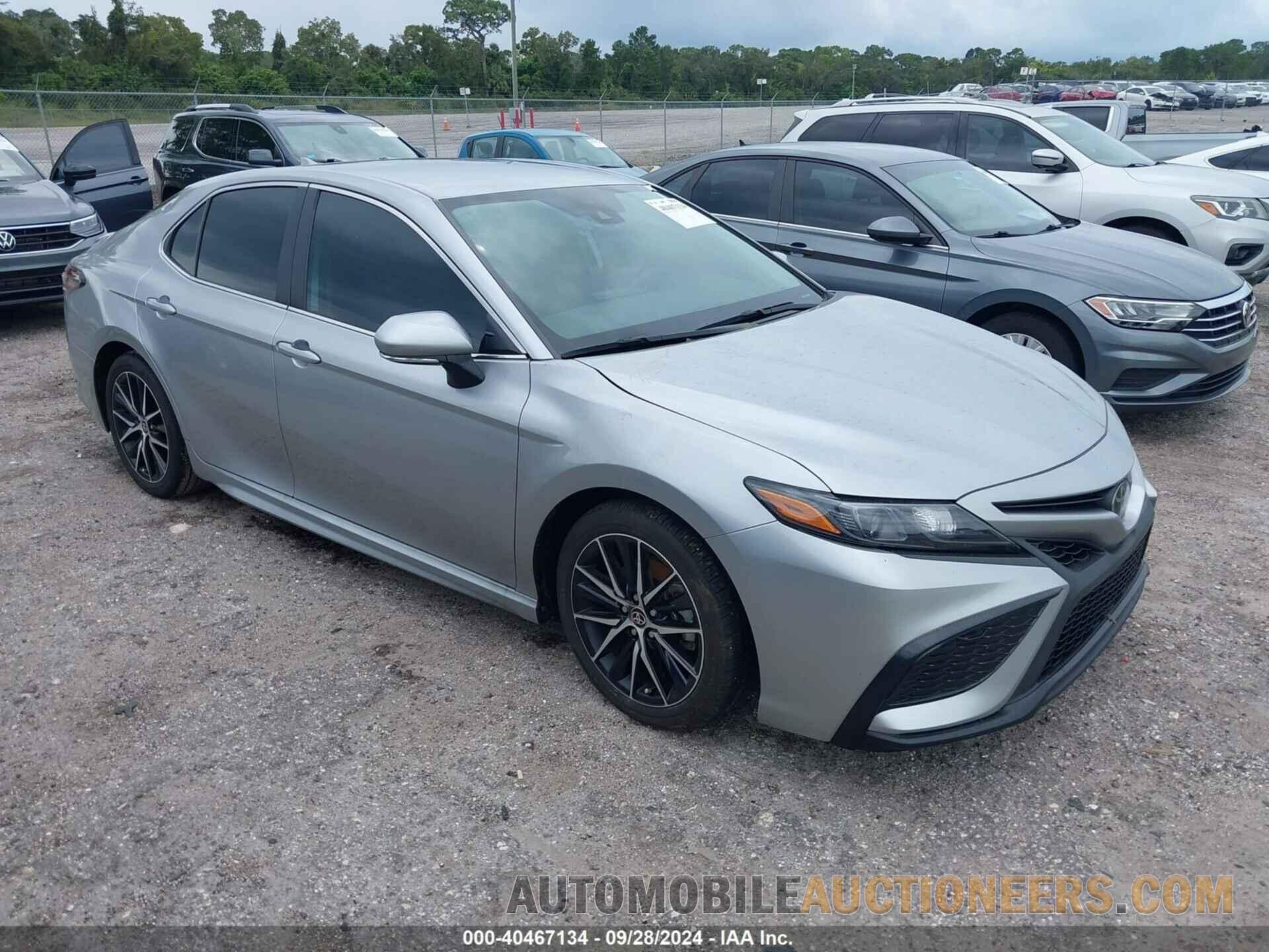 4T1G11AKXRU864329 TOYOTA CAMRY 2024