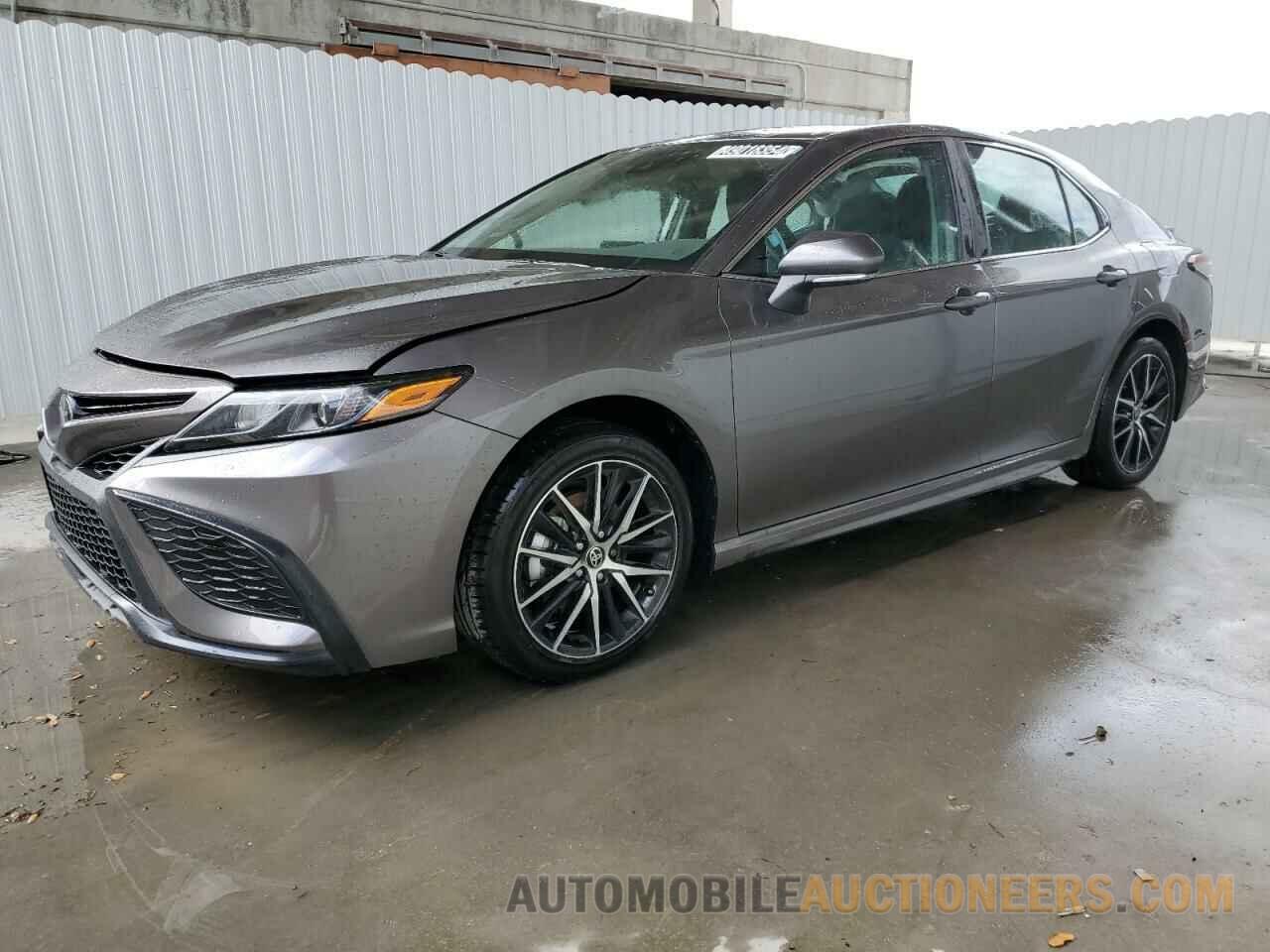 4T1G11AKXRU869773 TOYOTA CAMRY 2024