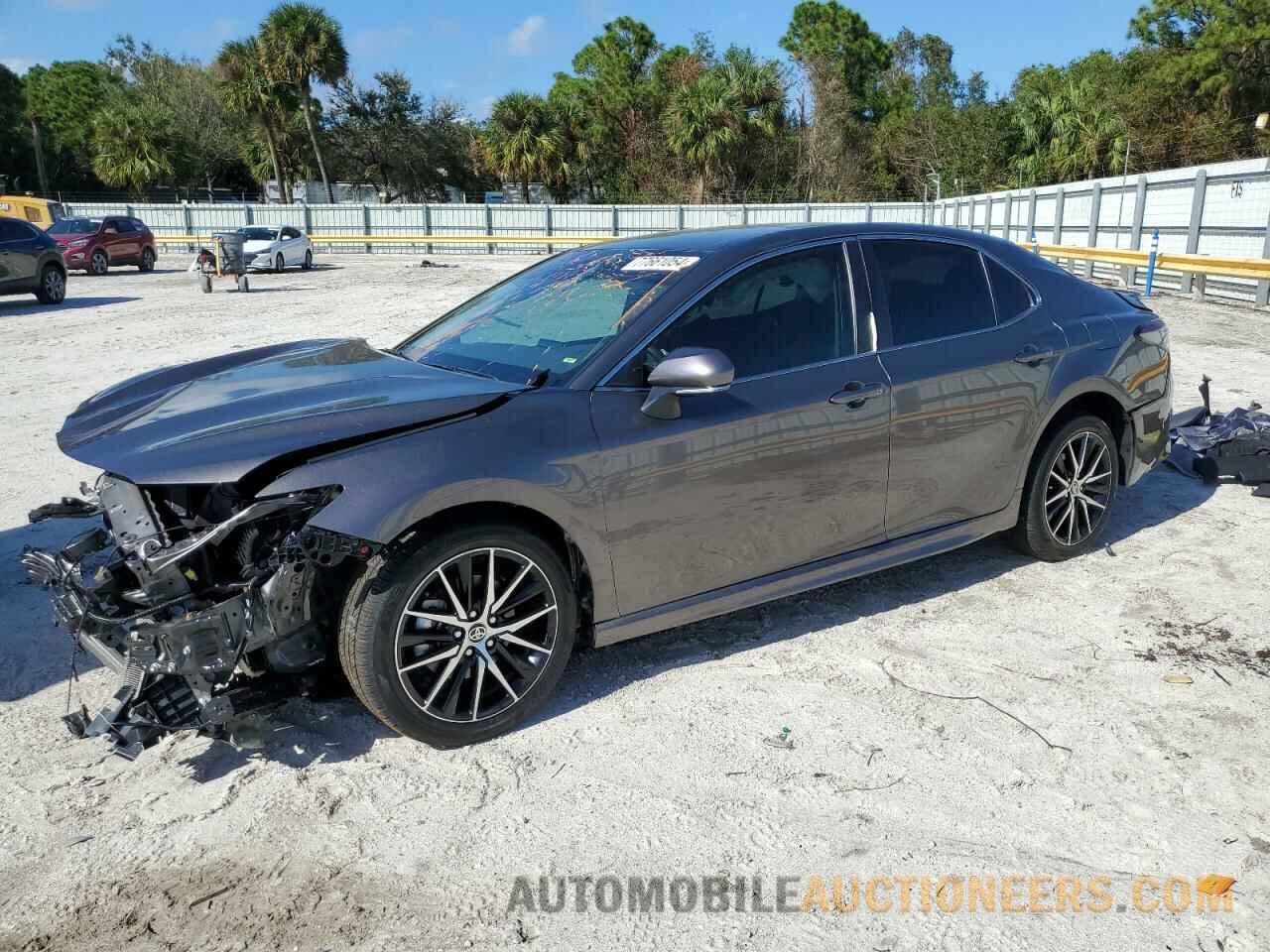 4T1G11AKXRU882796 TOYOTA CAMRY 2024