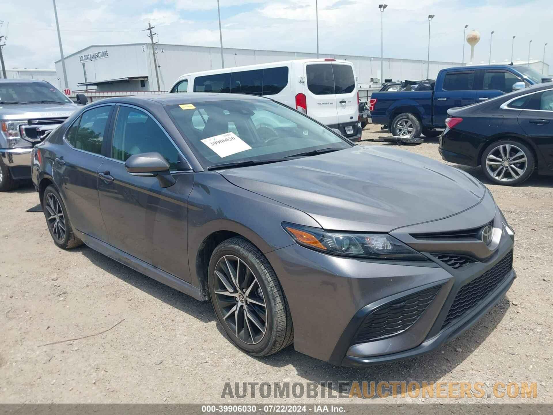 4T1G11AKXRU885343 TOYOTA CAMRY 2024