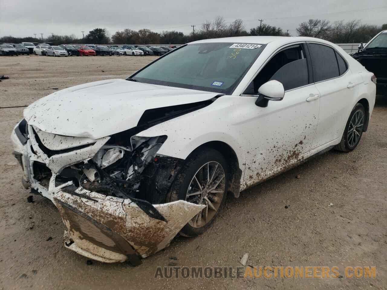 4T1G11AKXRU886458 TOYOTA CAMRY 2024