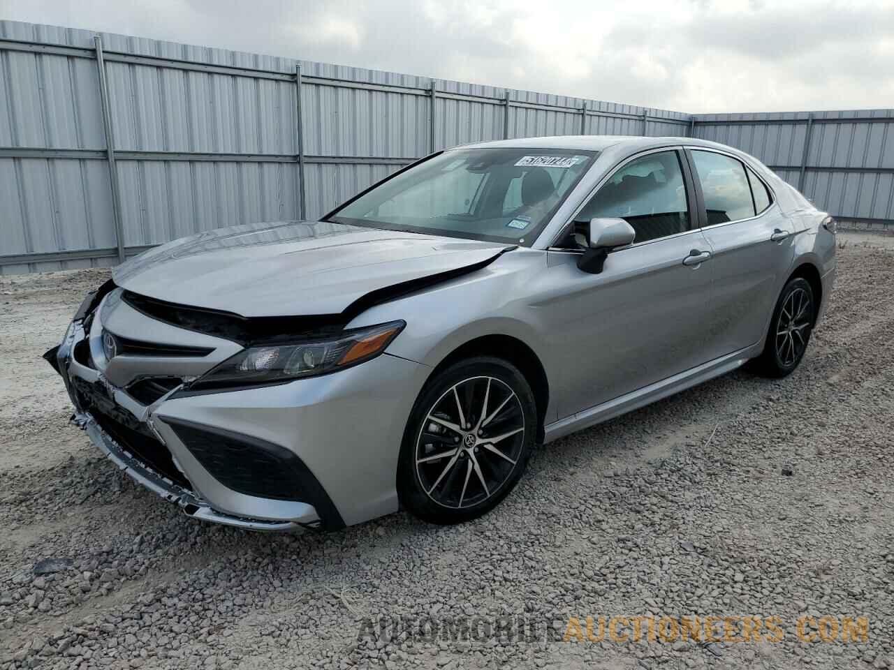 4T1G11AKXRU890686 TOYOTA CAMRY 2024