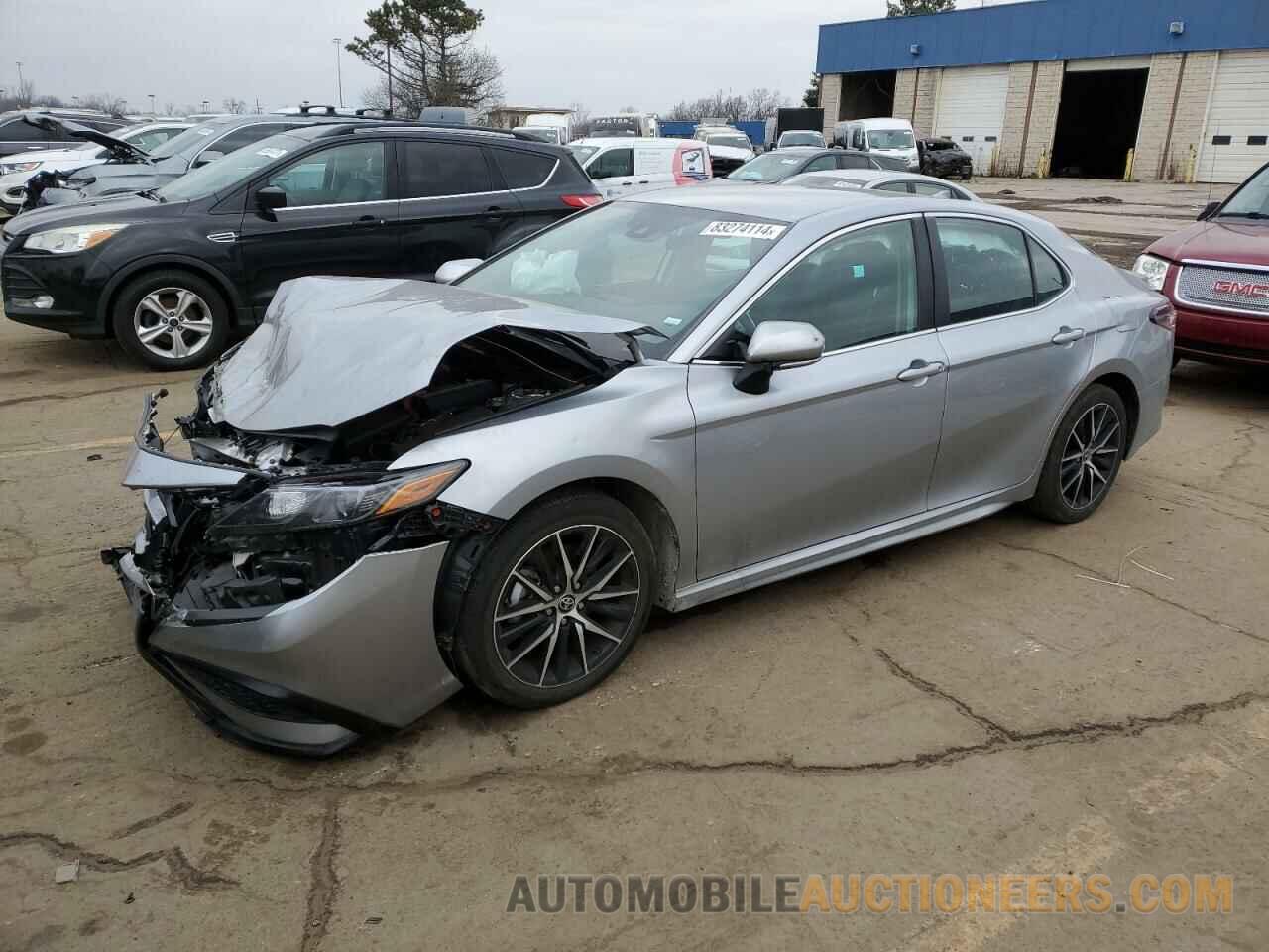 4T1G11AKXRU898691 TOYOTA CAMRY 2024