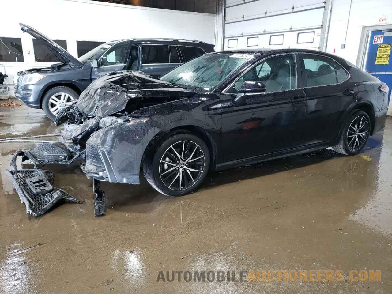 4T1G11AKXRU908670 TOYOTA CAMRY 2024