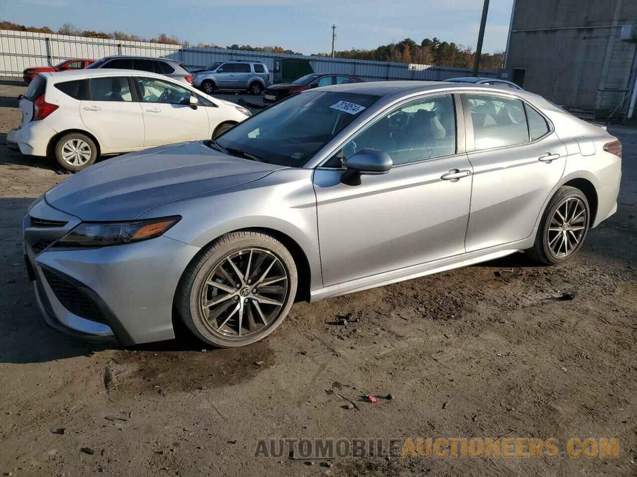 4T1G11AKXRU914419 TOYOTA CAMRY 2024