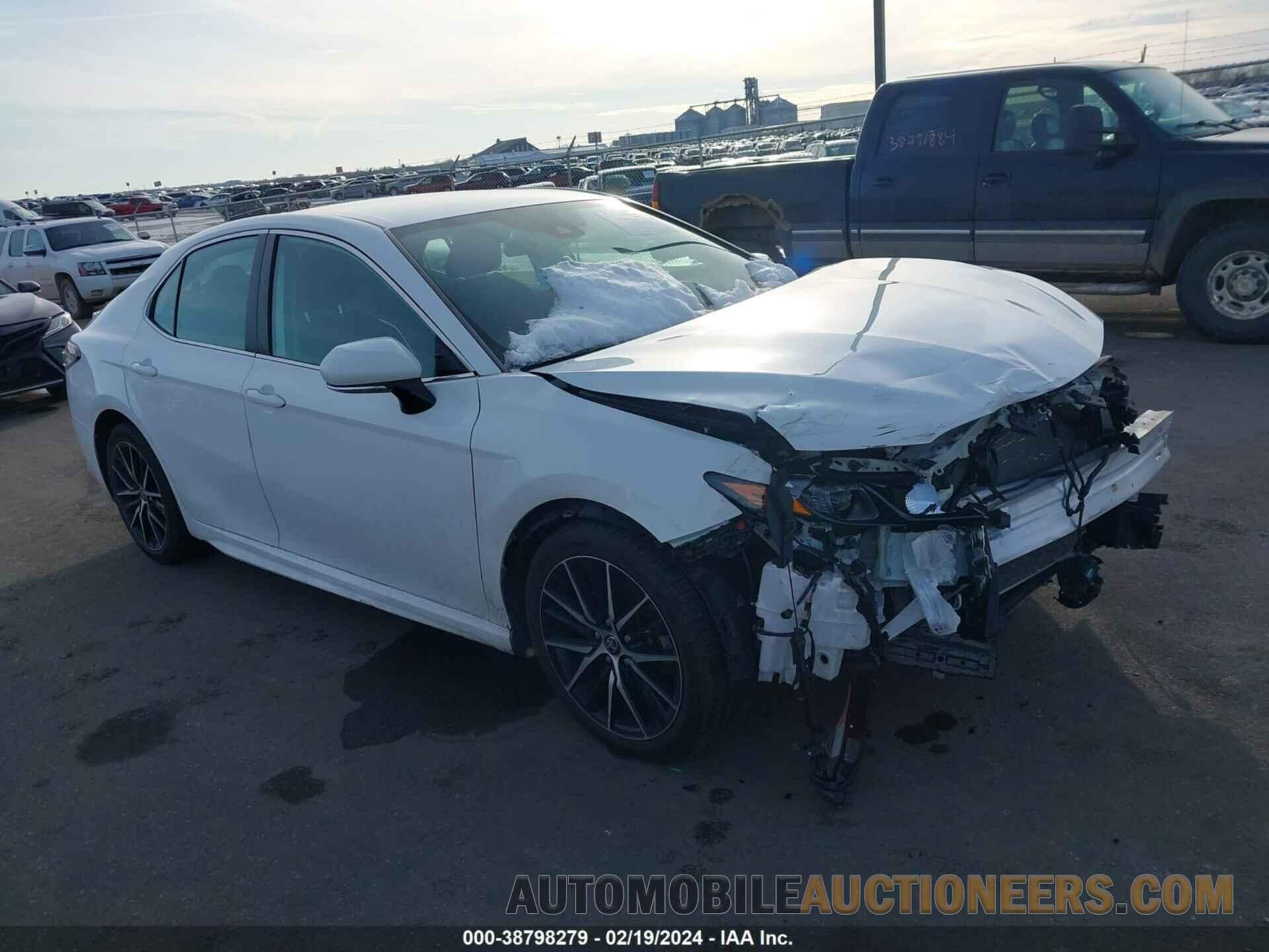 4T1G11BK1NU056329 TOYOTA CAMRY 2022