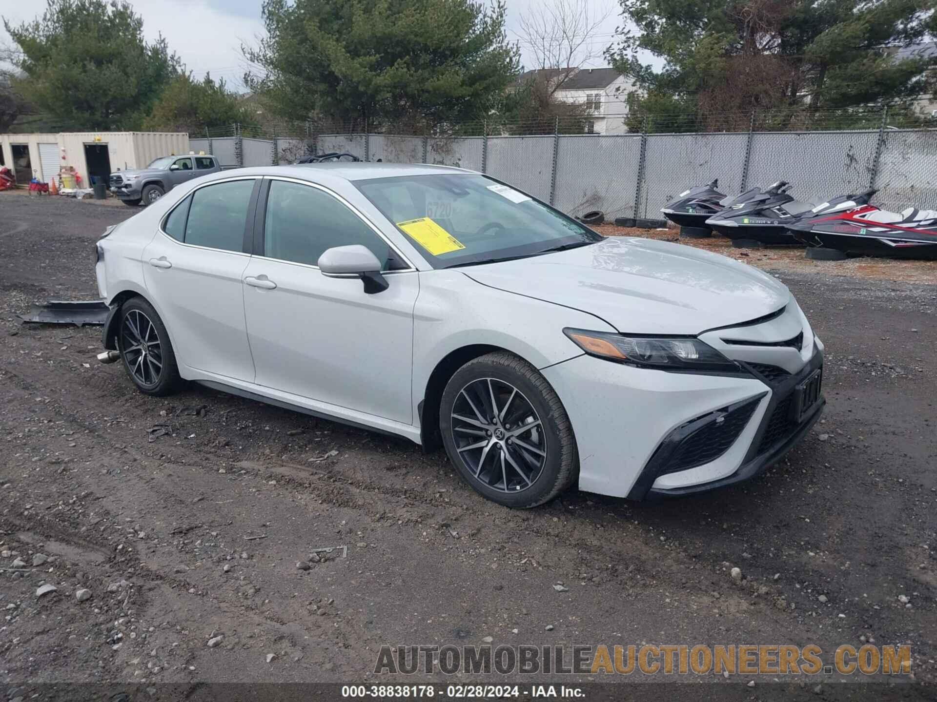 4T1G11BK2RU108265 TOYOTA CAMRY 2024