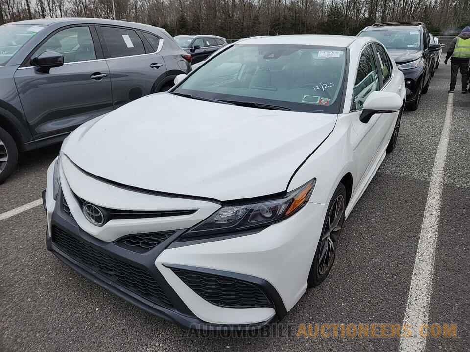 4T1G11BK7NU067660 Toyota Camry 2022