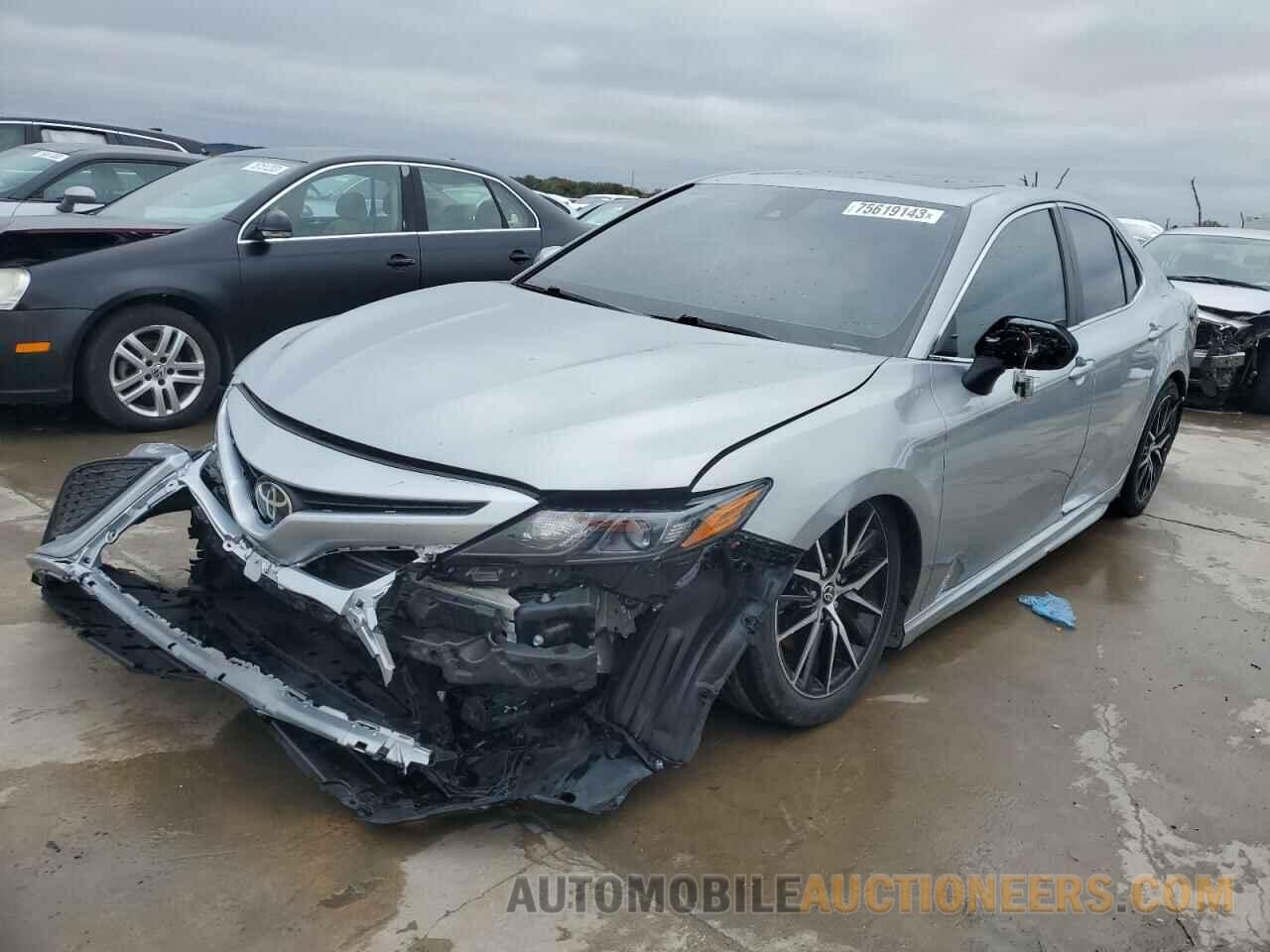 4T1G11BK8MU027618 TOYOTA CAMRY 2021