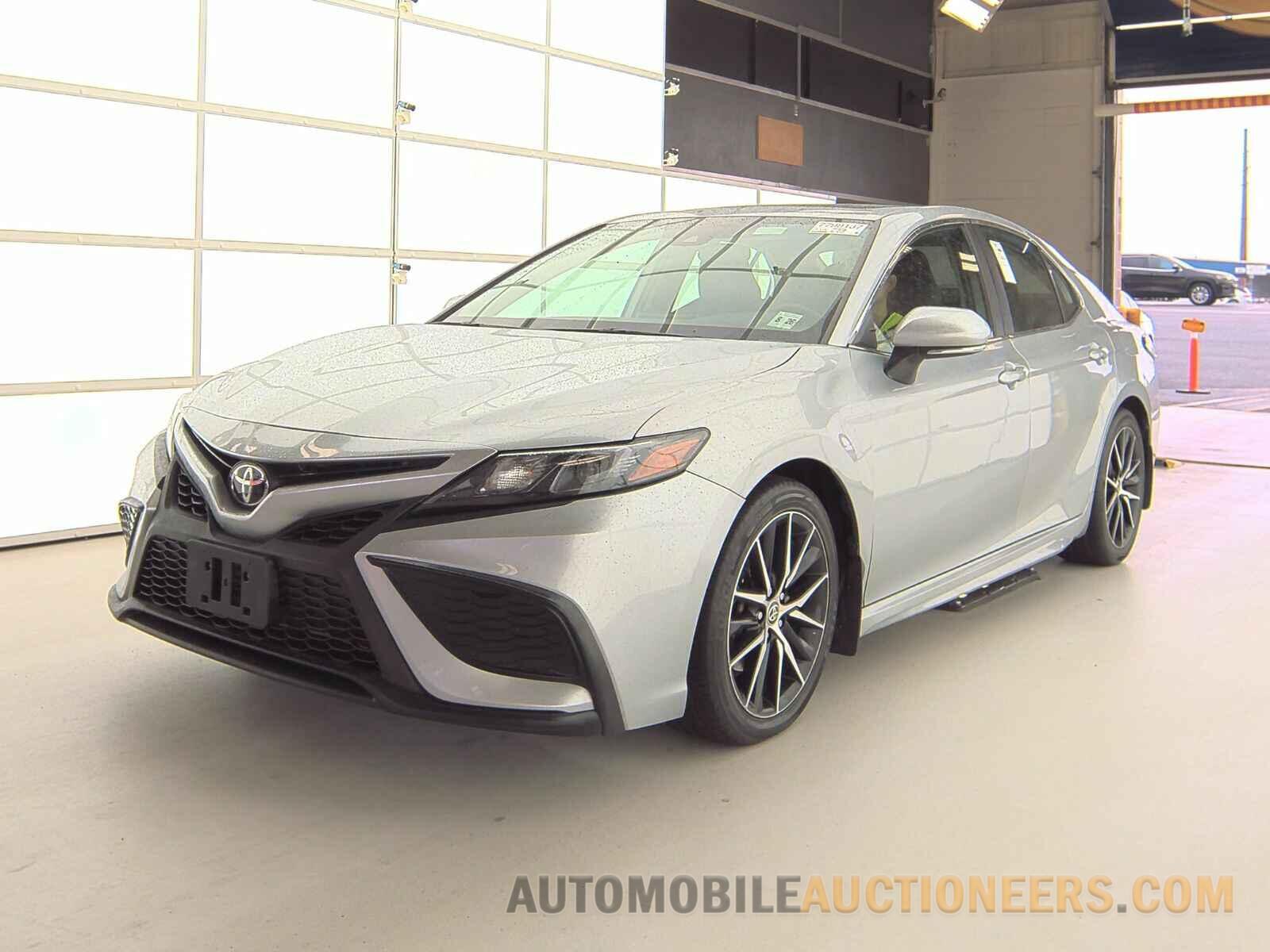 4T1G11BK8MU047447 Toyota Camry 2021