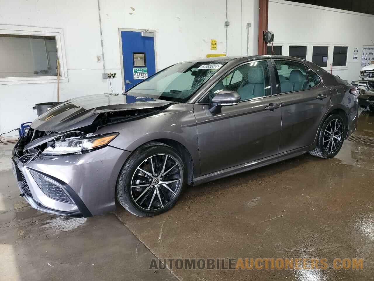 4T1G11BK8NU058076 TOYOTA CAMRY 2022