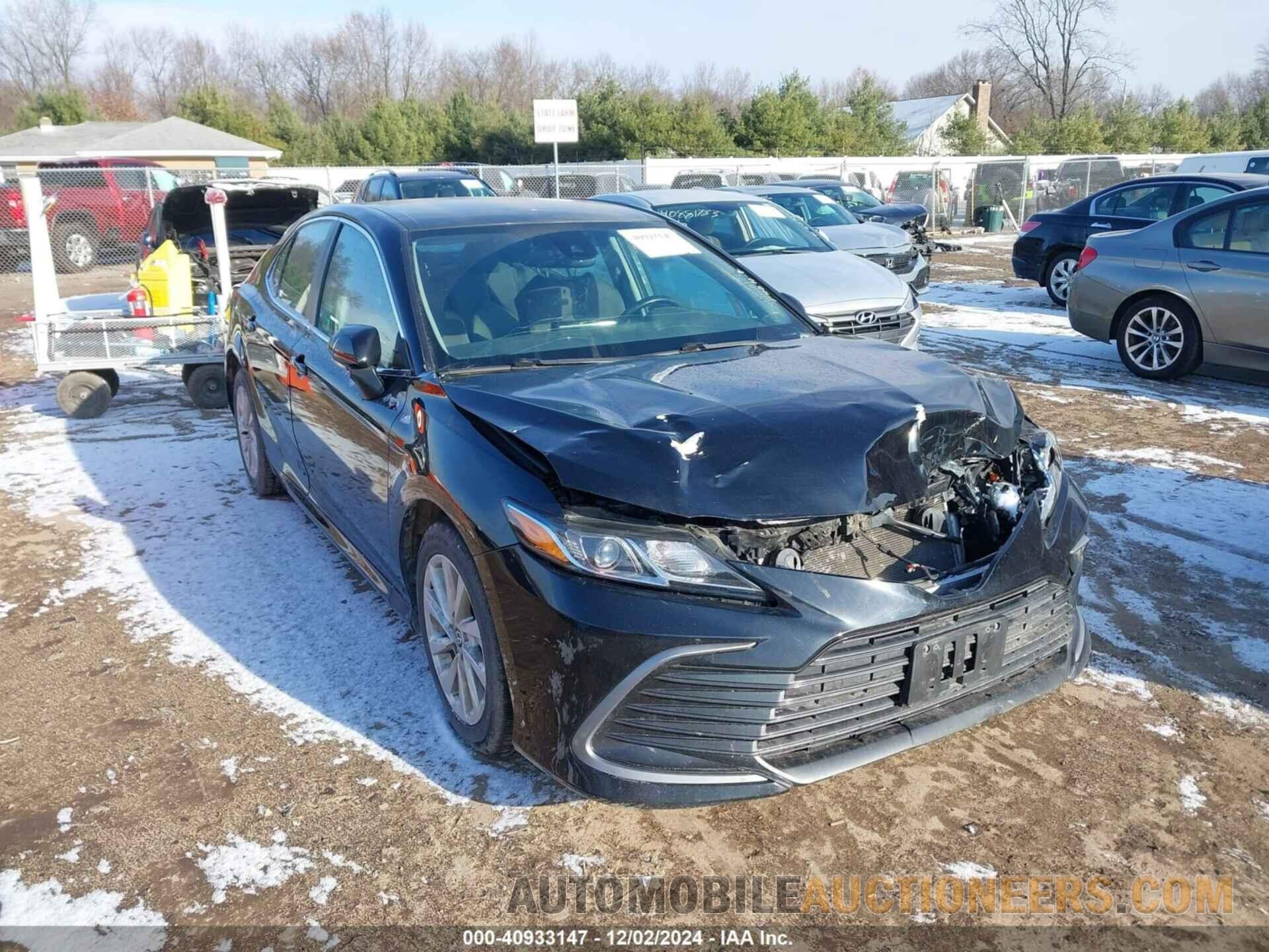 4T1R11AK2NU634061 TOYOTA CAMRY 2022