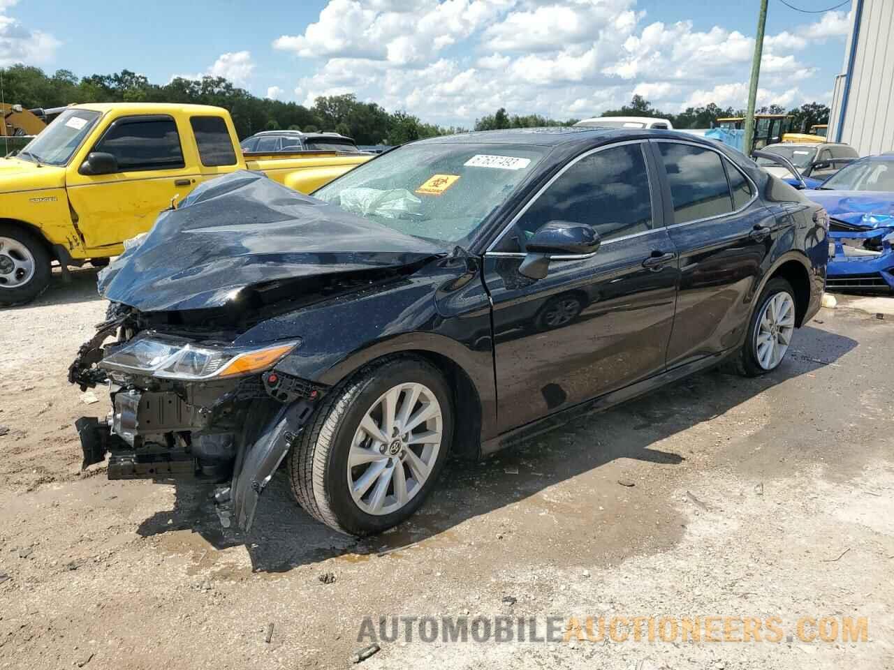 4T1R11AK2PU729819 TOYOTA CAMRY 2023