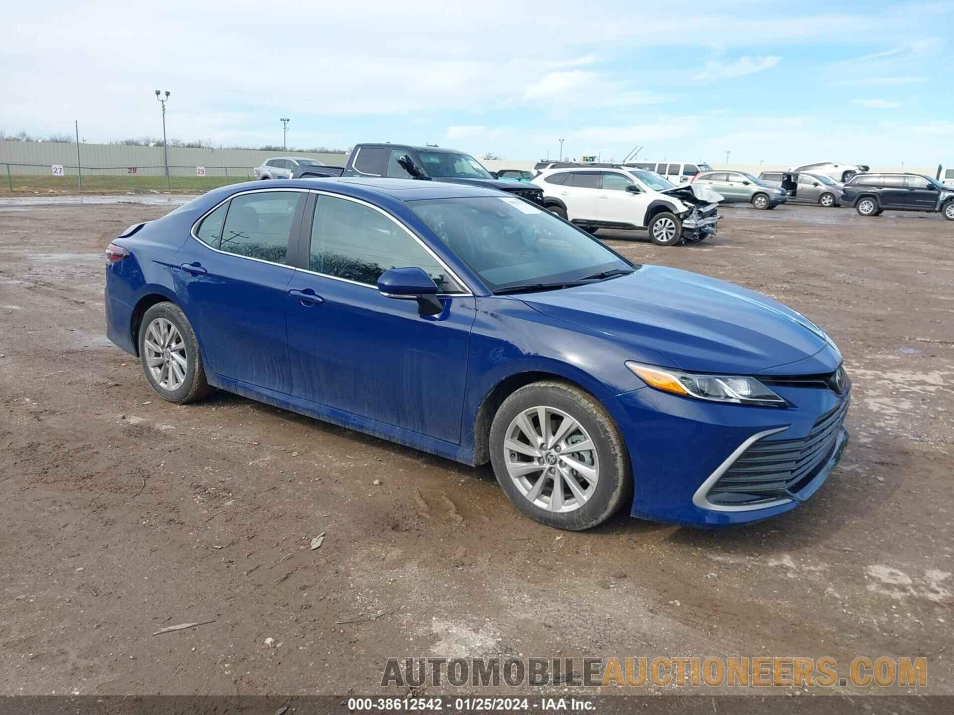 4T1R11AK2RU205914 TOYOTA CAMRY 2024