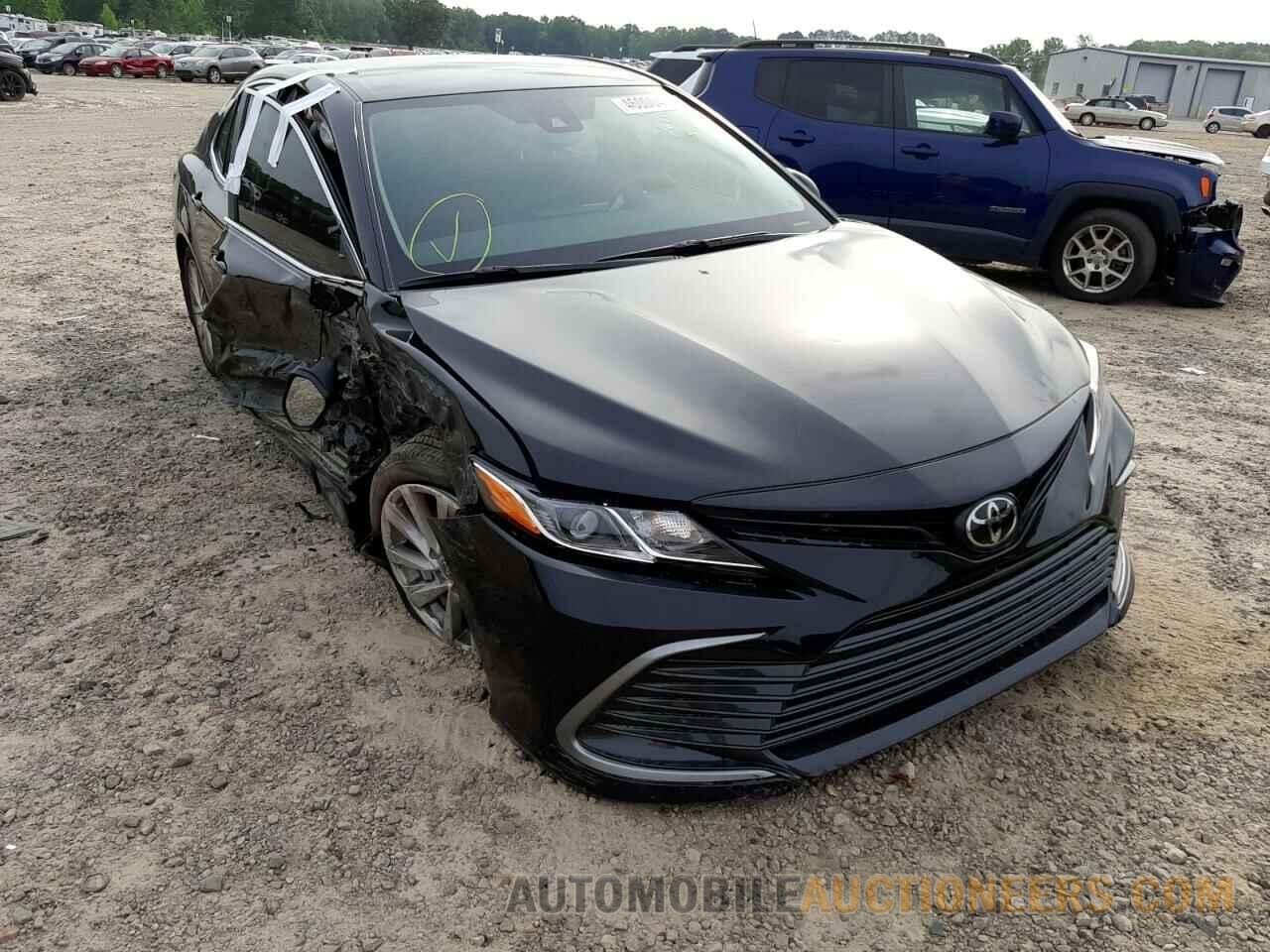 4T1R11AK7NU688990 TOYOTA CAMRY 2022