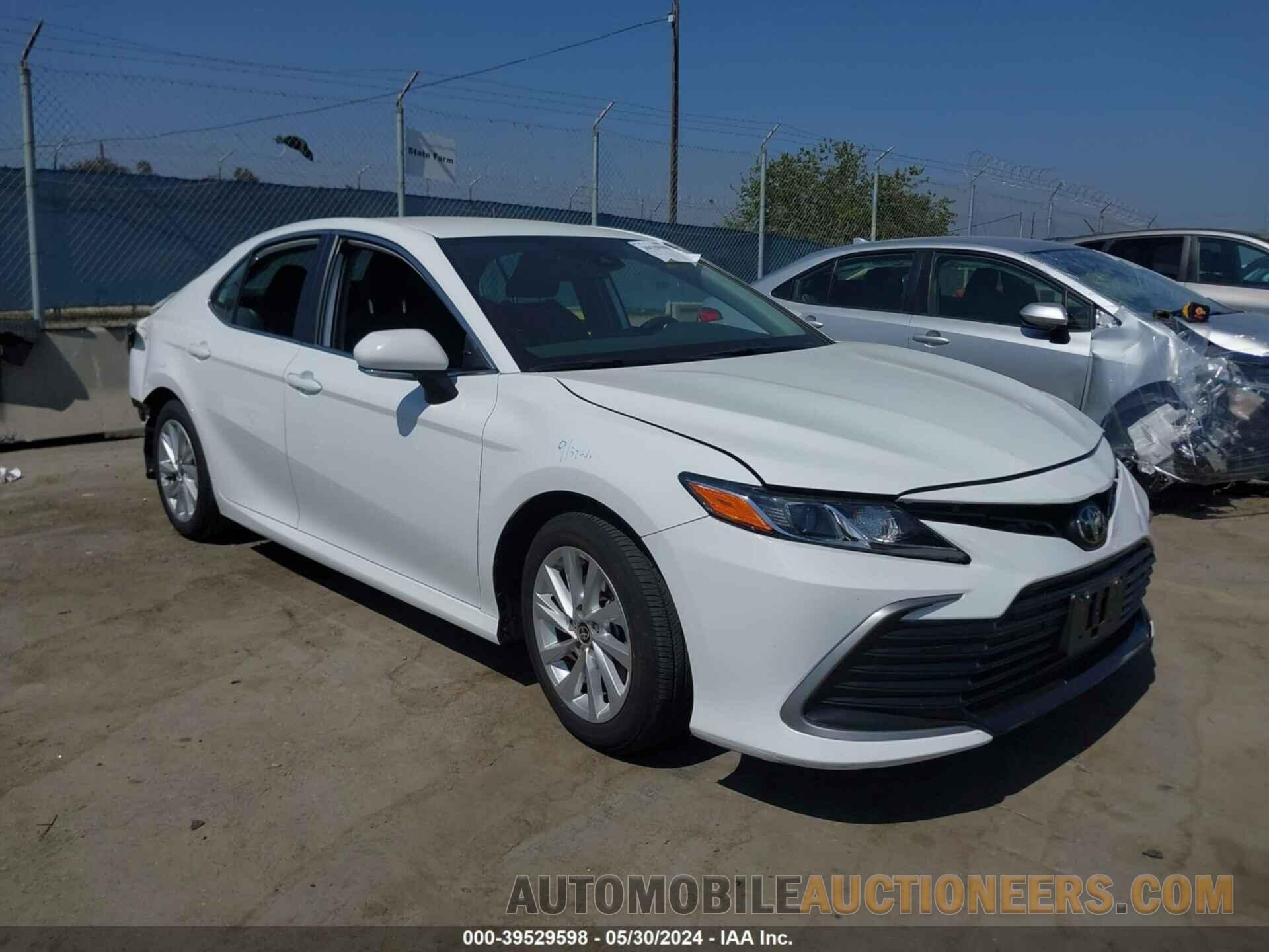 4T1R11AKXMU608581 TOYOTA CAMRY 2021