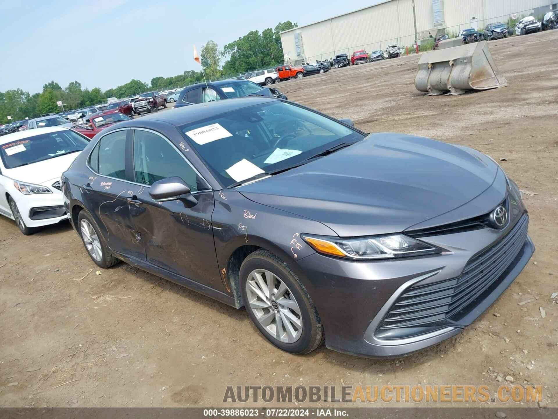 4T1R11BK5MU040688 TOYOTA CAMRY 2021