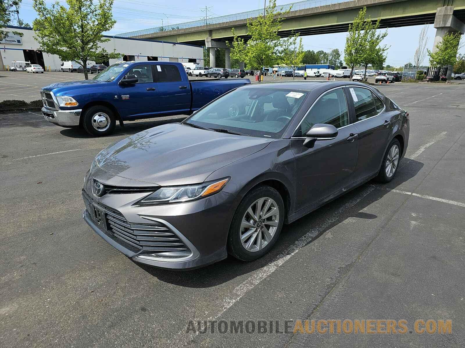 4T1R11BK7MU037114 Toyota Camry 2021