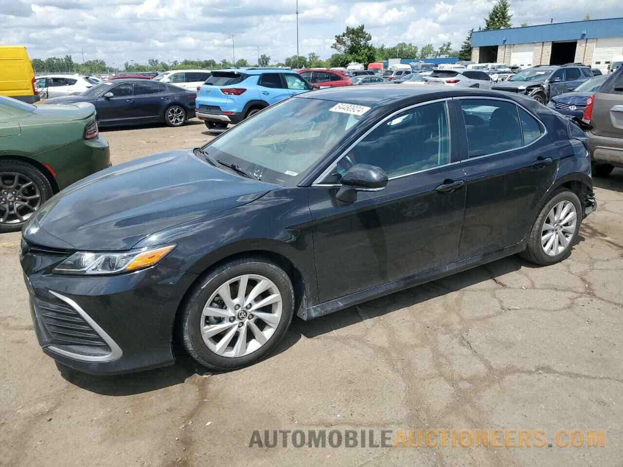 4T1R11BK7NU051337 TOYOTA CAMRY 2022