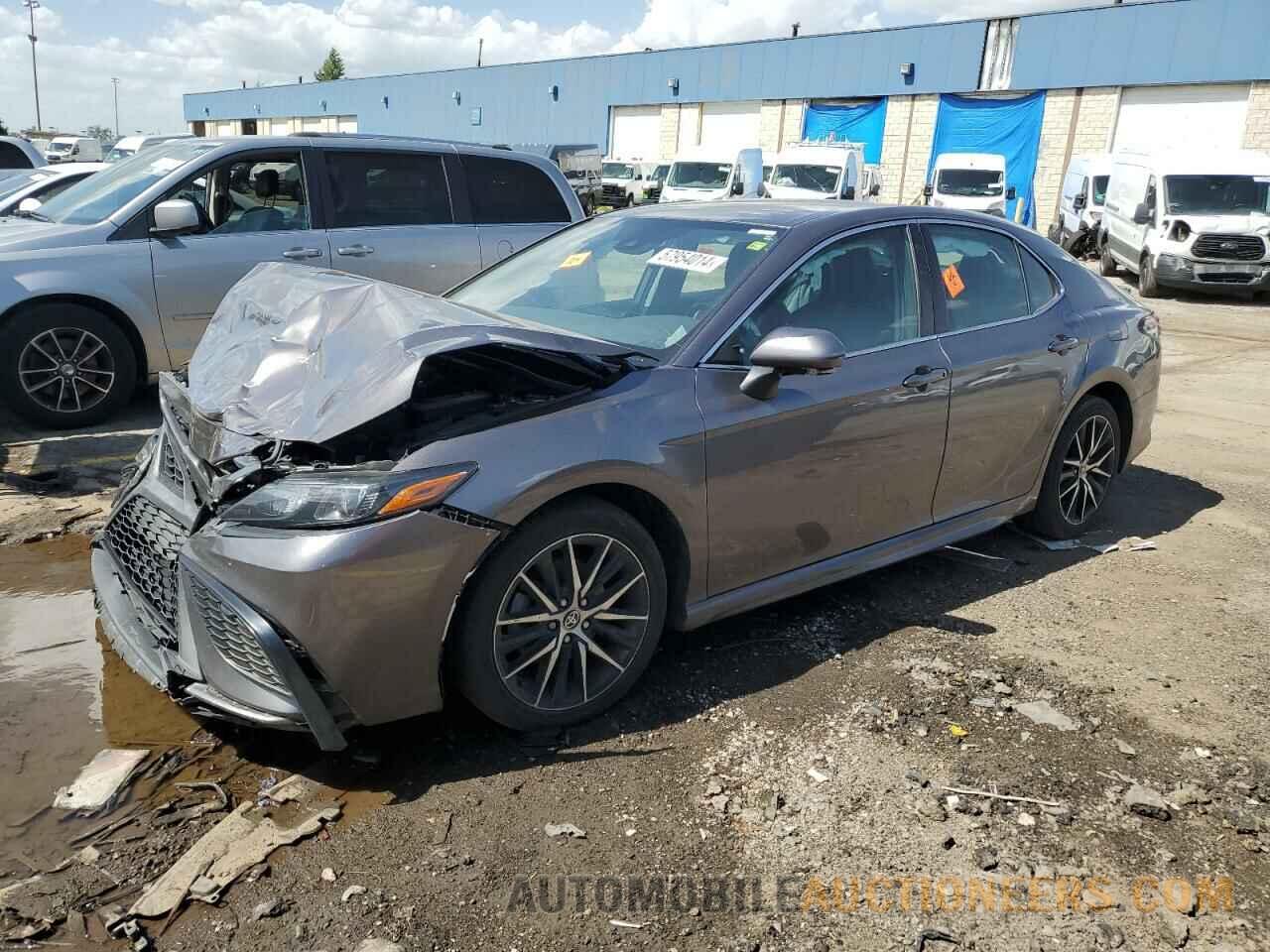 4T1T11AK2NU636981 TOYOTA CAMRY 2022