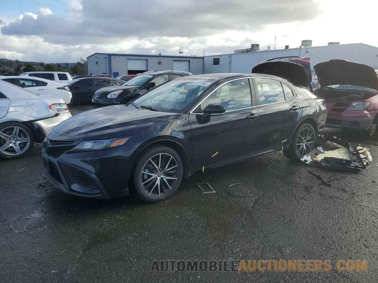 4T1T11AK3NU668015 TOYOTA CAMRY 2022