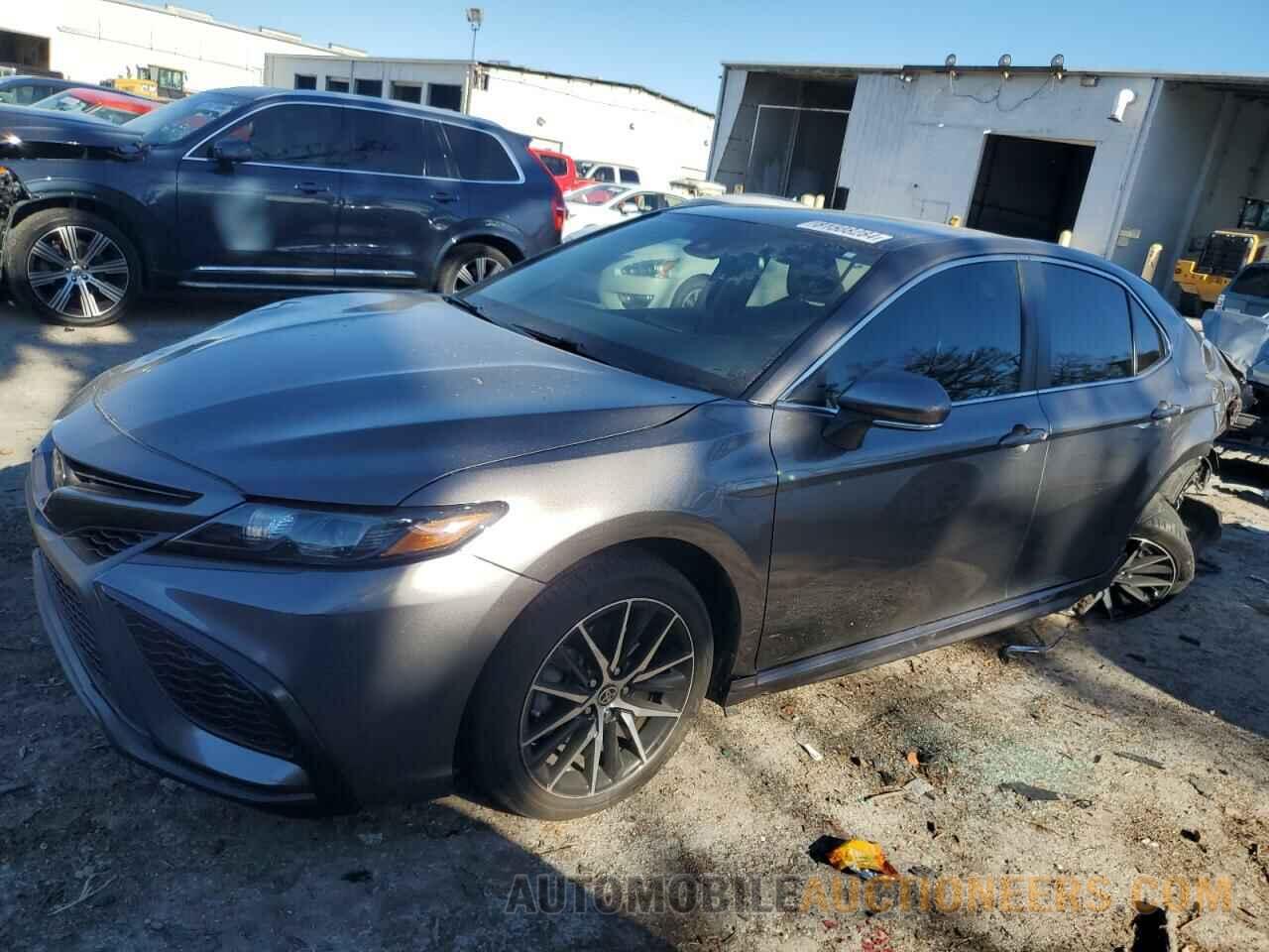 4T1T11AK4MU524021 TOYOTA CAMRY 2021