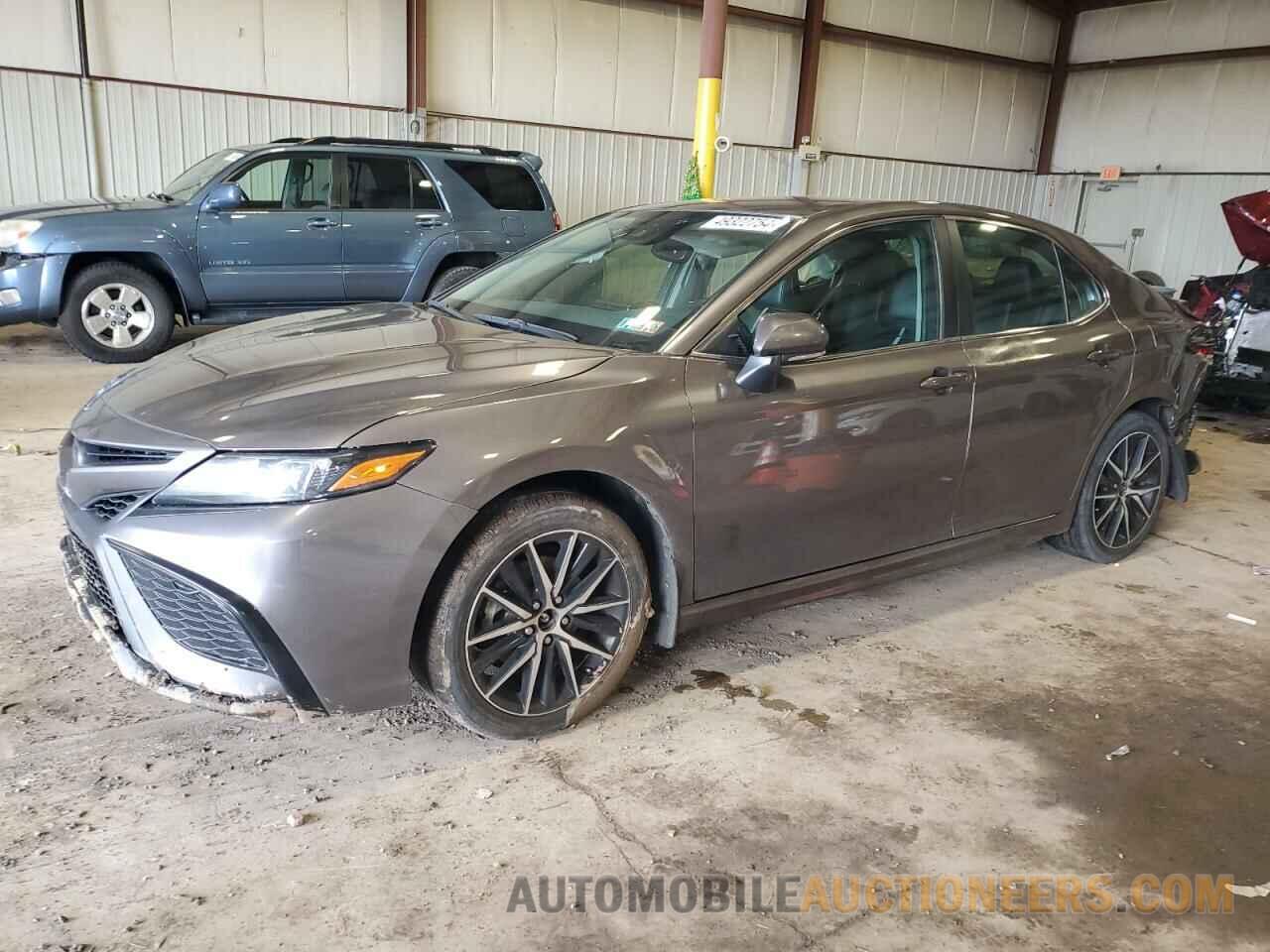 4T1T11AK6NU643979 TOYOTA CAMRY 2022