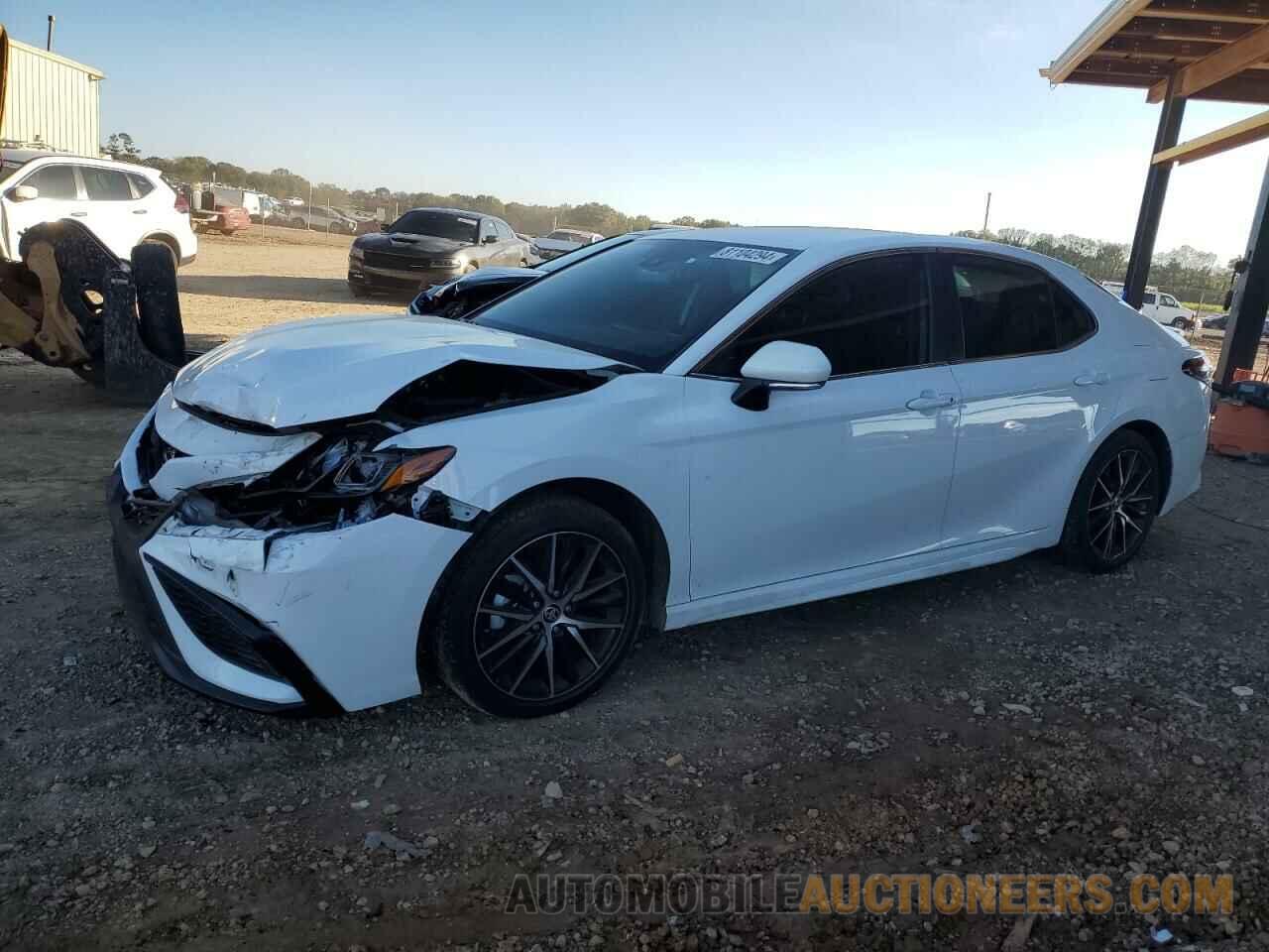 4T1T11AK8NU677213 TOYOTA CAMRY 2022