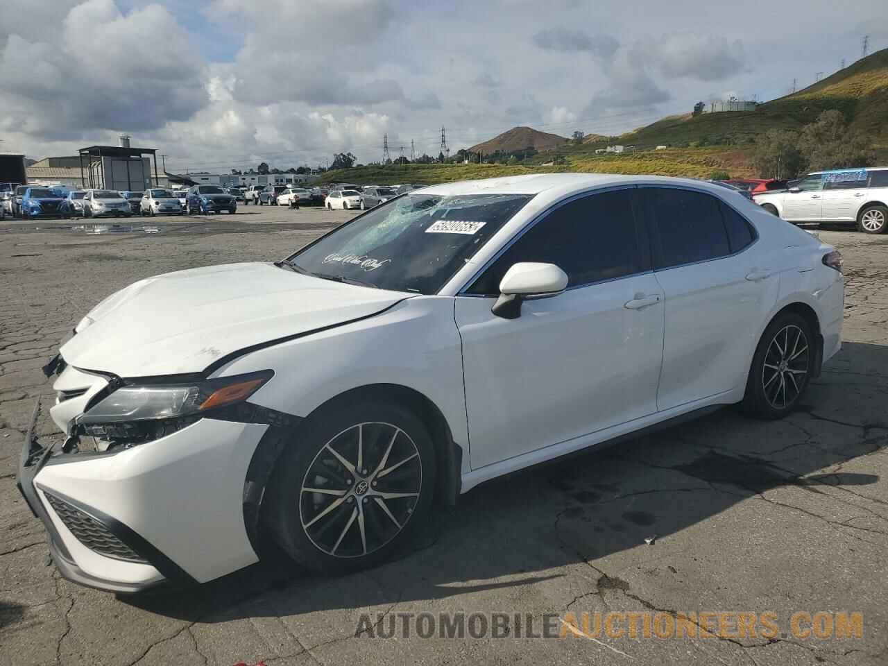 4T1T11AKXNU686611 TOYOTA CAMRY 2022