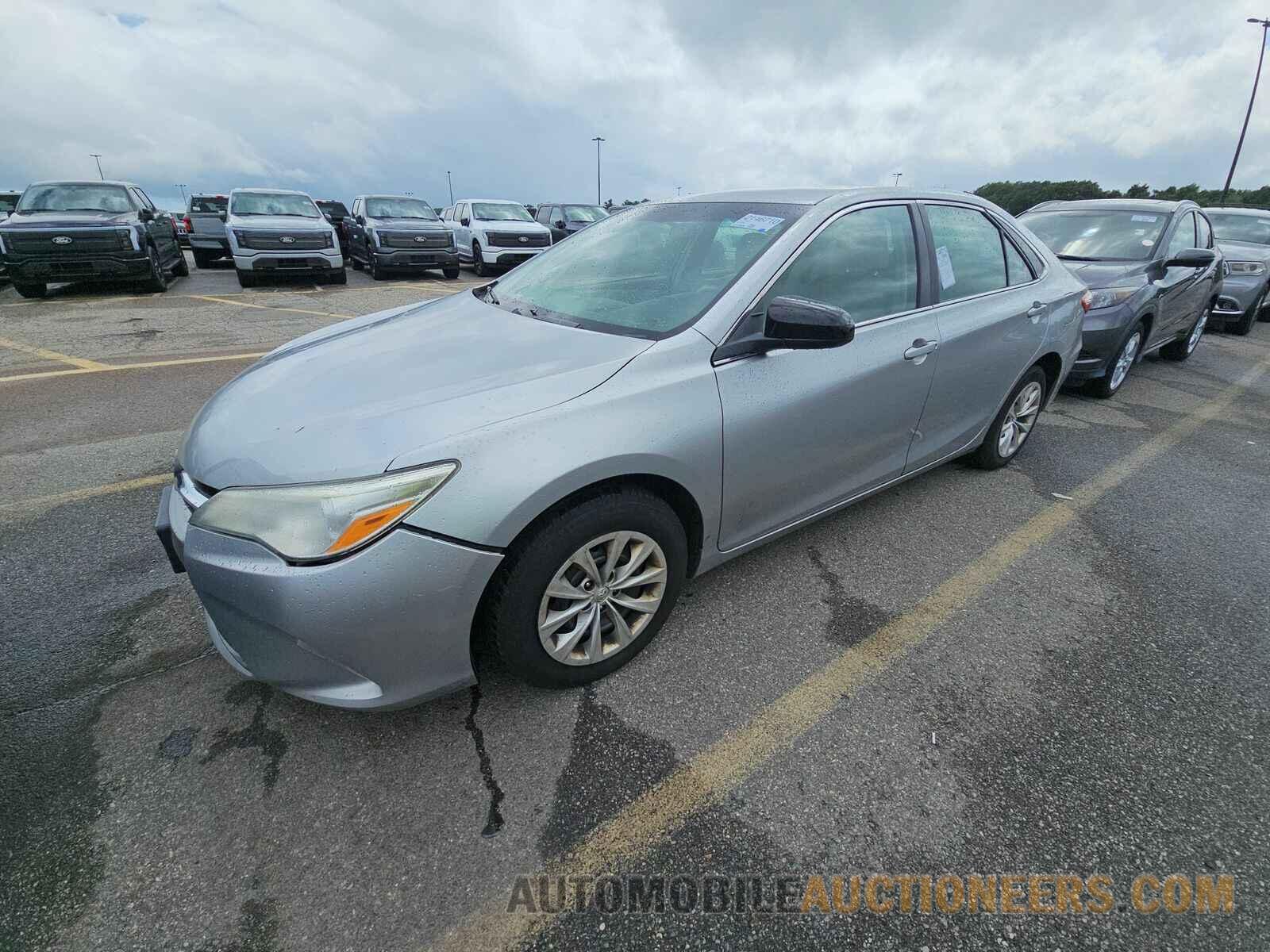 4T4BF1FK2FR452637 Toyota Camry 2015