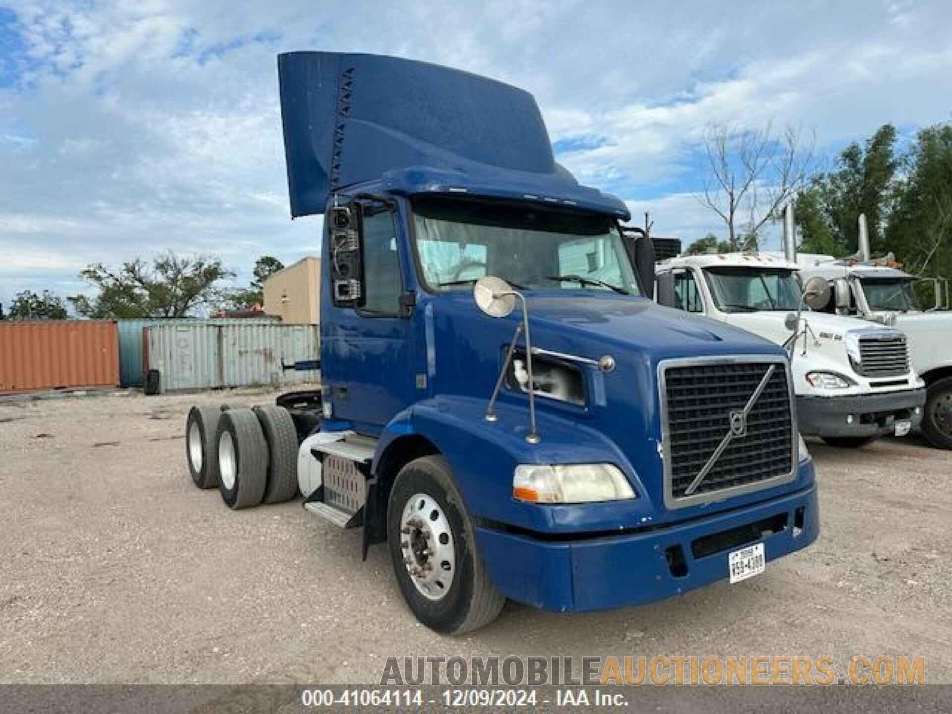 4V4MC9EG5EN165141 VOLVO VN 2014