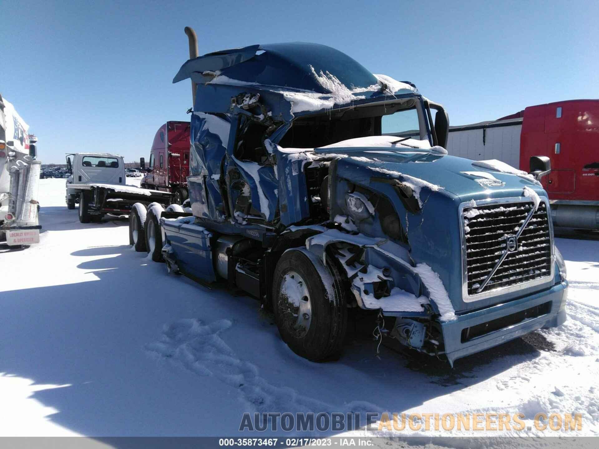 4V4NC9EG1FN182296 VOLVO VN 2015