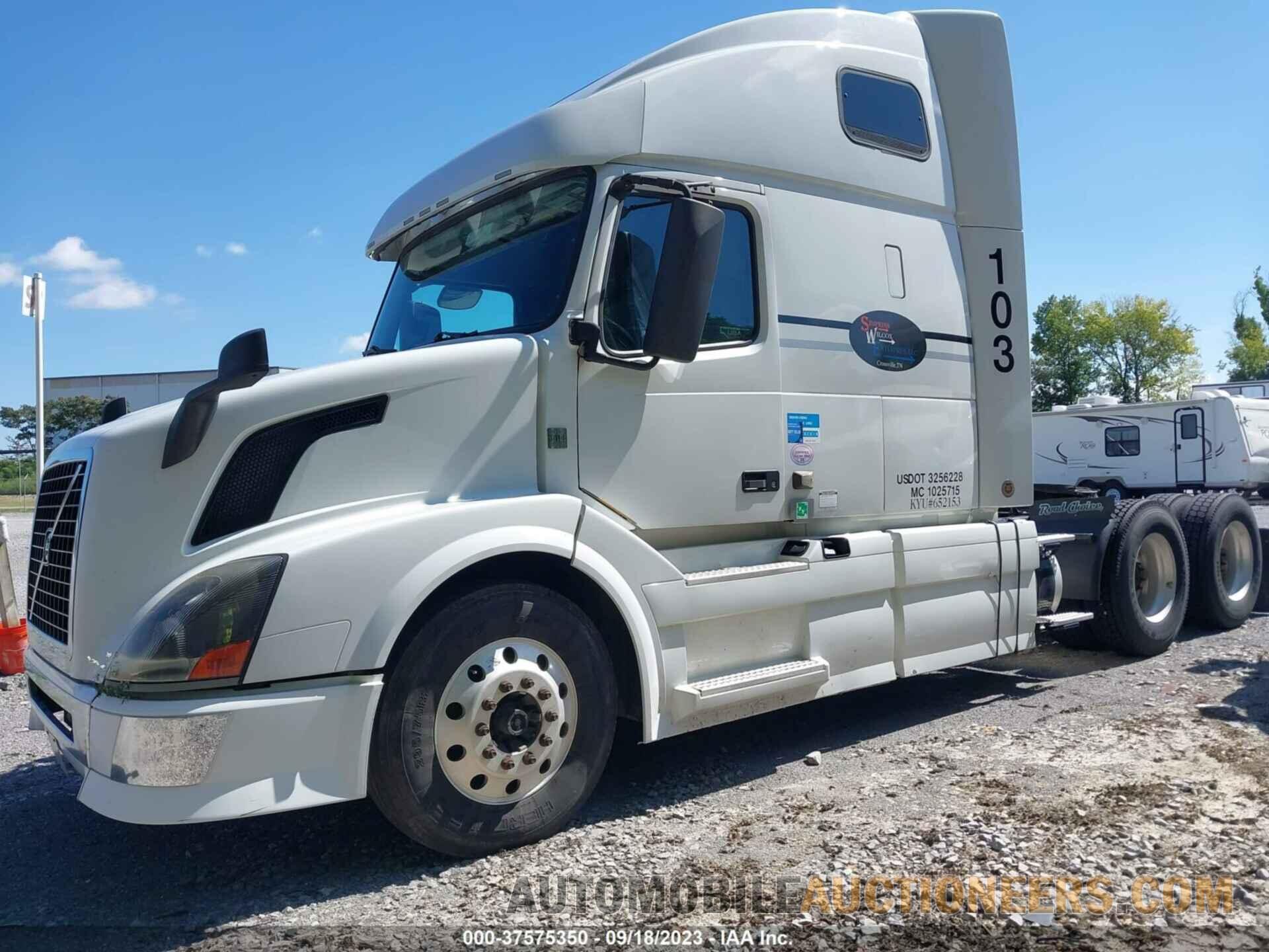 4V4NC9EG4FN178355 VOLVO VN 2015